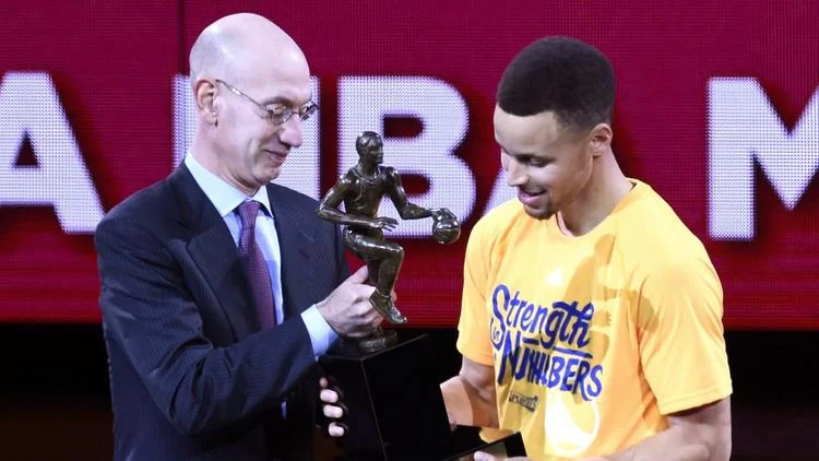 Stephen Curry left hanging during MVP Ceremony