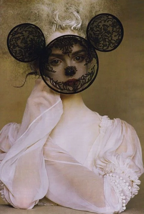 Photographer: Irving PennModel: Lisa Cant 