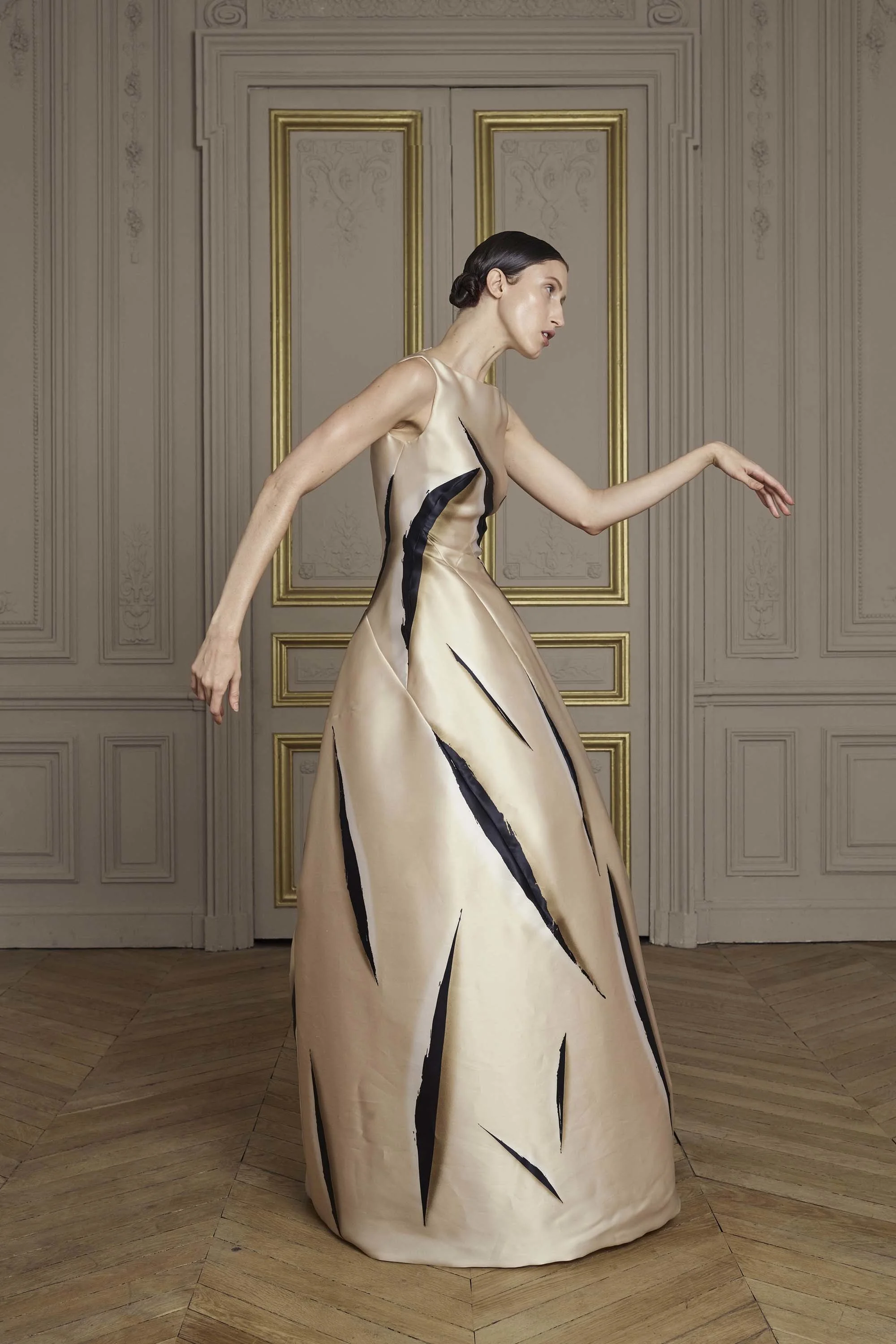 GILES DEACON FALL 2016 COUTURE
