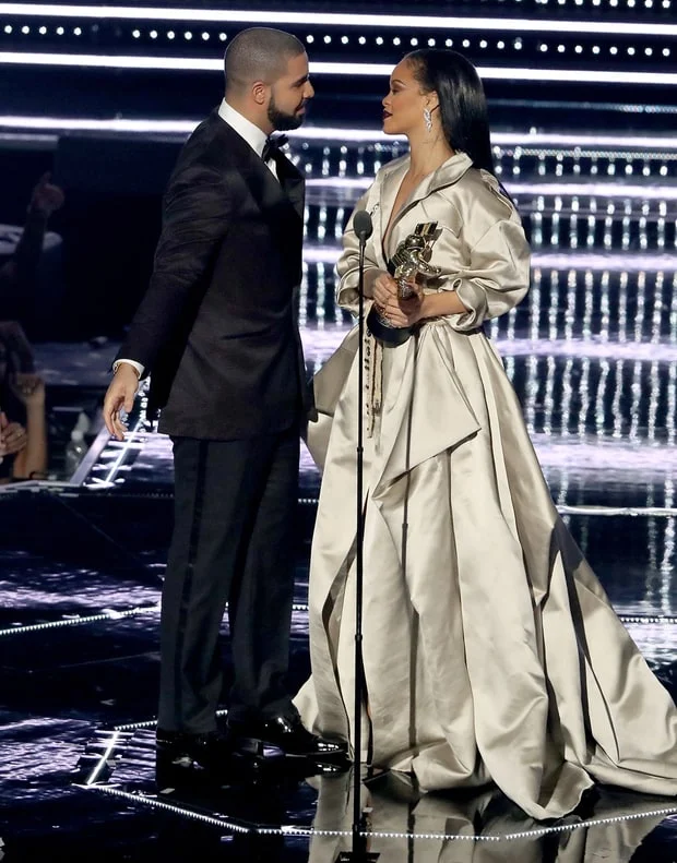 RIHANNA'S VANGUARD AWARD CAME WITH LOVE CONFESSION 