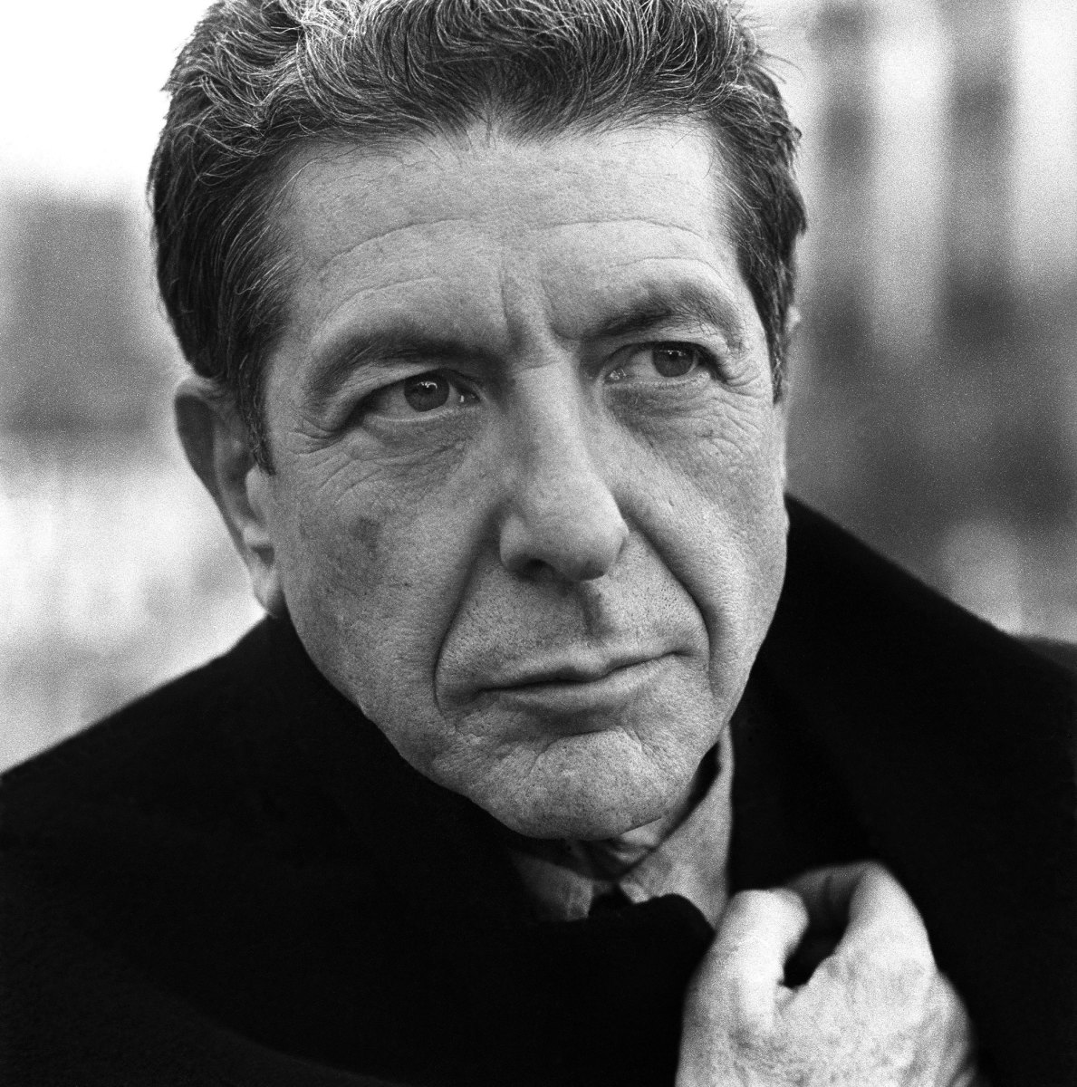 LEONARD COHEN DIES AT 82 #RIPLeonardCohen