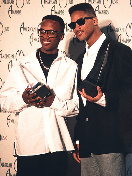 DJ Jazzy Jeff & The Fresh Prince in 1989 DJ Jazzy Jeff & The Fresh Prince (Will Smith) each hold an award at the 1989 AMAs.