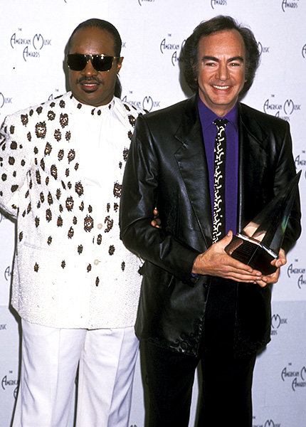 Stevie Wonder and Neil Diamon in 1990 Stevie Wonder and Neil Diamond posed together at the 1990 American Music Awards.