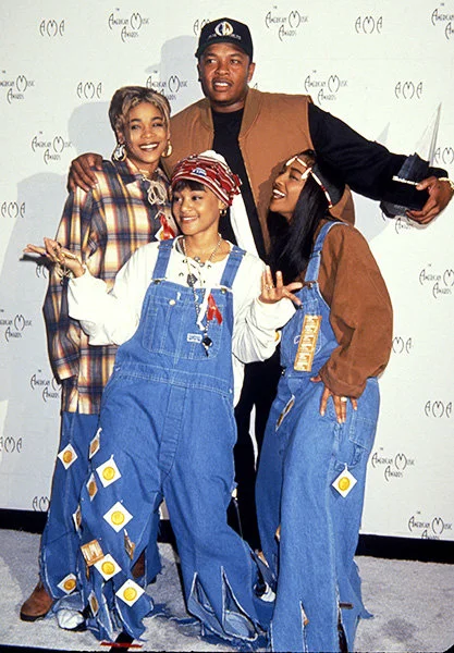 TLC & Dr. Dre in 1994 T-Boz, Lisa 'Left Eye' Lopes and Chilli of TLC with Dr. Dre at the 1994 AMAs