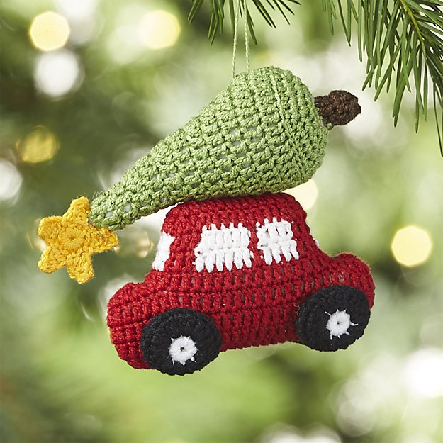 crocheted-christmas-car-with-christmas-tree-ornament.jpg