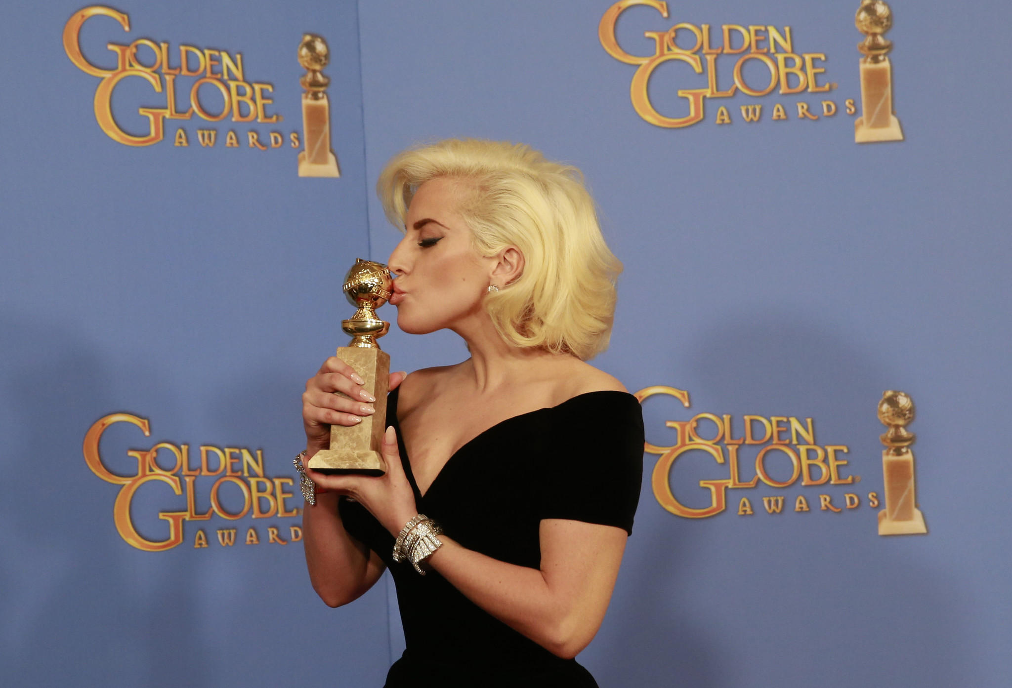 2017 GOLDEN GLOBE AWARDS RED CARPET