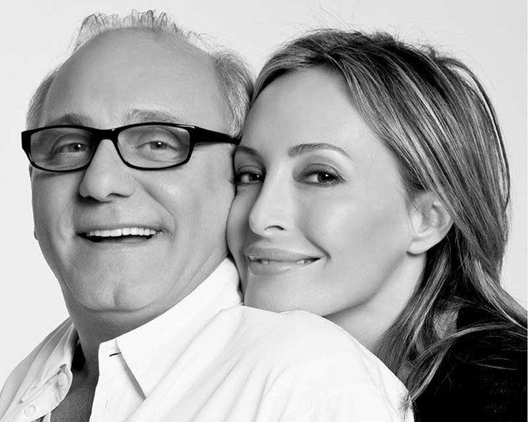 BCBG MAX AZRIA TO CLOSE STORES 