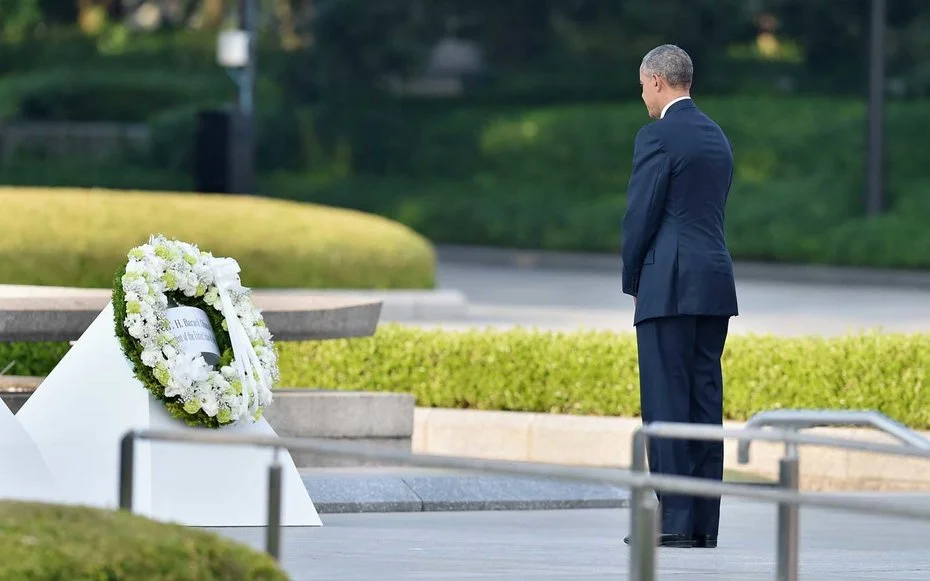 Hiroshima Memorial, Japan On a visit in May 2016, Obama laid a wreath and took a moment of silence at the Hiroshima Peace Memorial in Japan.
