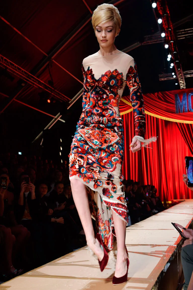 gallery-1487944959-gallery-1487931024-gigi-moschino-fall-1.jpg