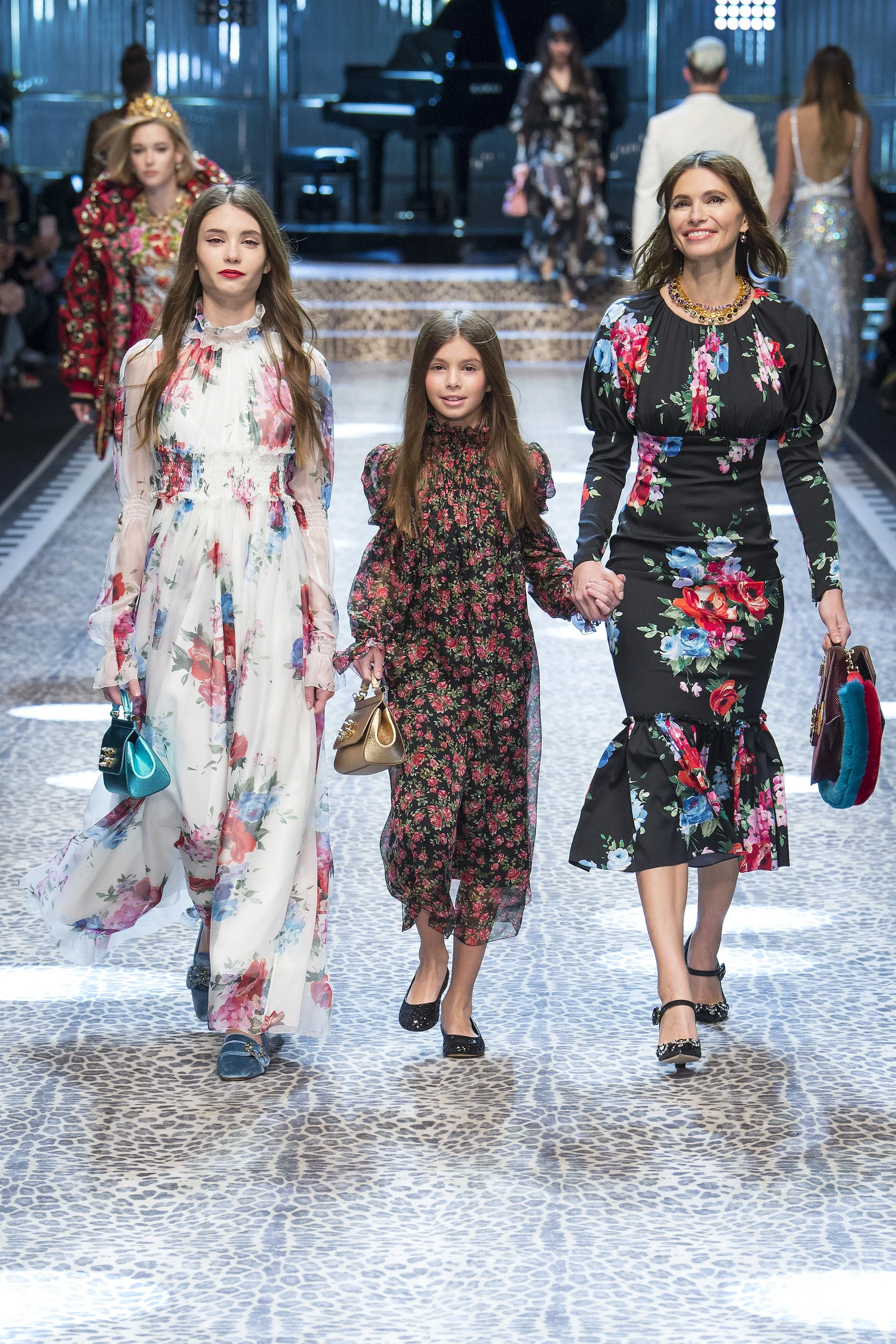 DOLCE & GABBANA FALL 2017 READY TO WEAR 