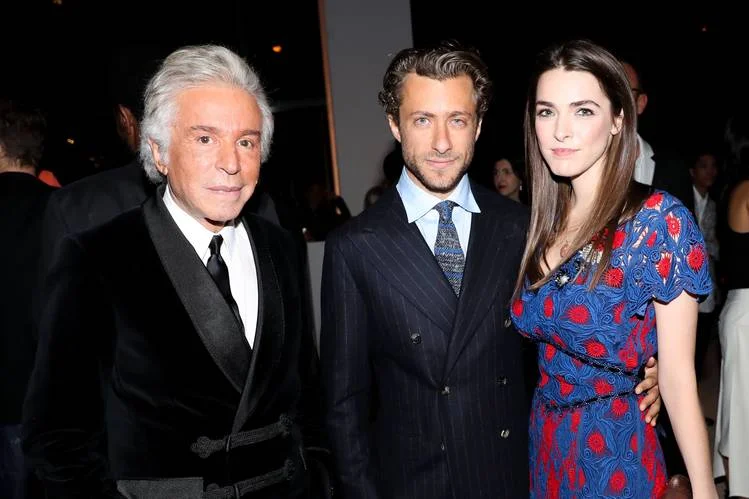 ANNA WINTOUR'S BEE IS SET TO MARRY