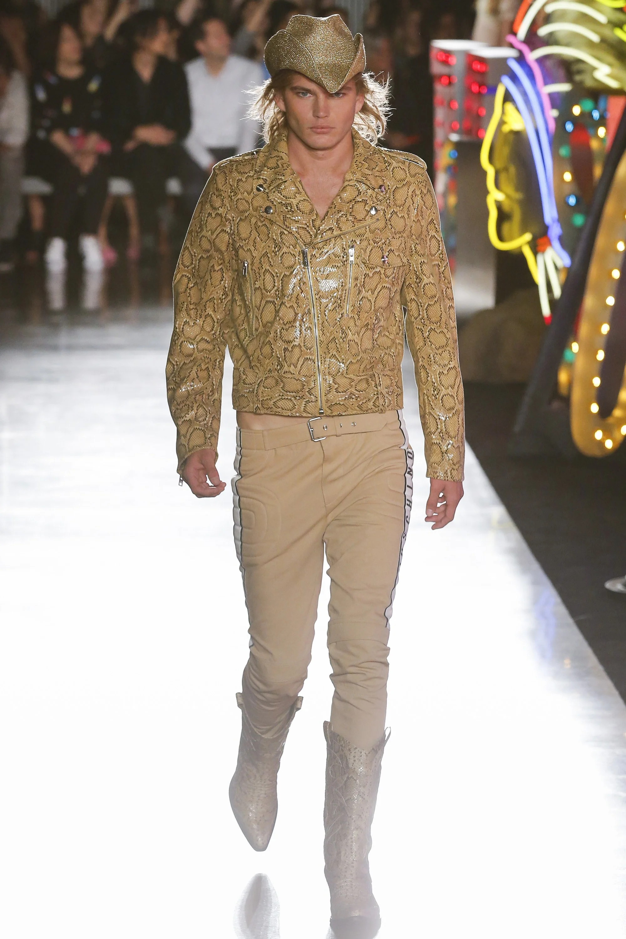 Moschino_0395.jpg