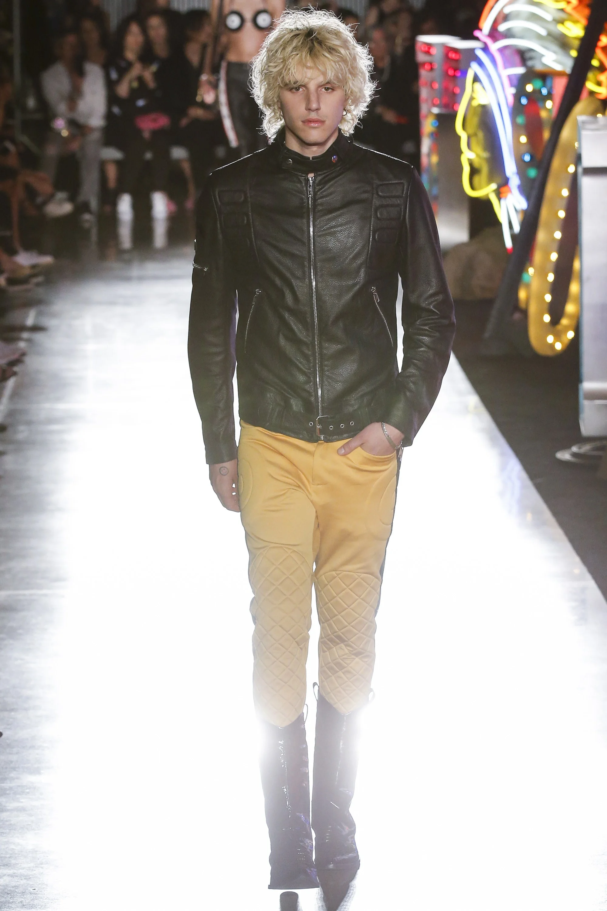 Moschino_1012.jpg