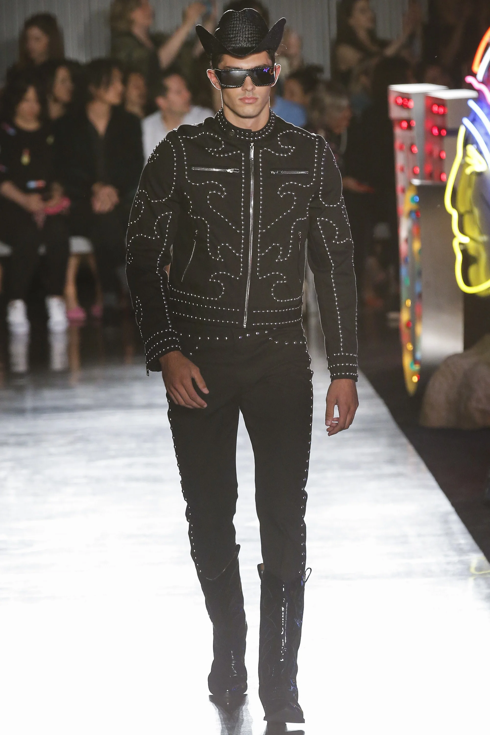 Moschino_1647.jpg