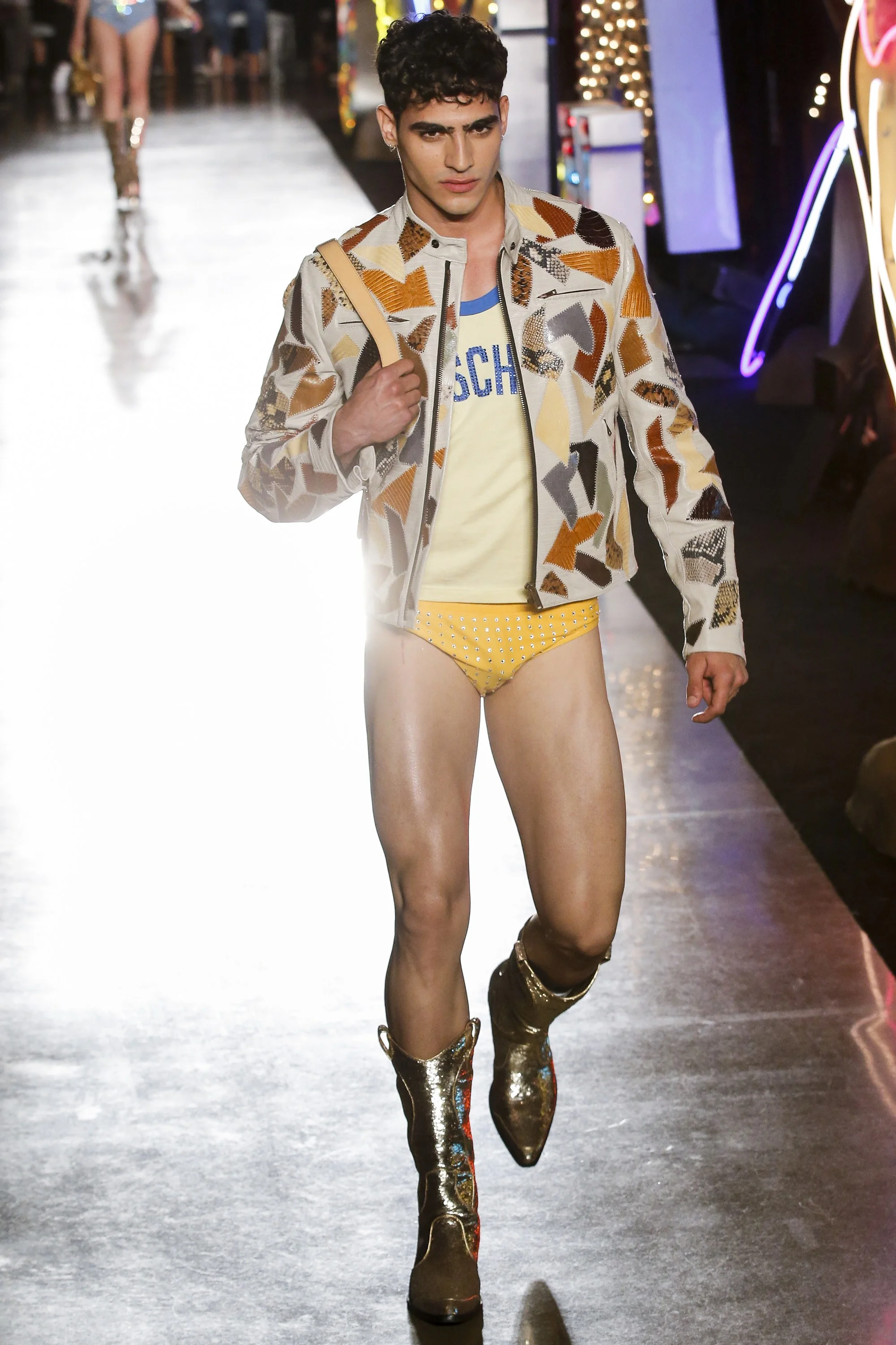 Moschino_1807.jpg