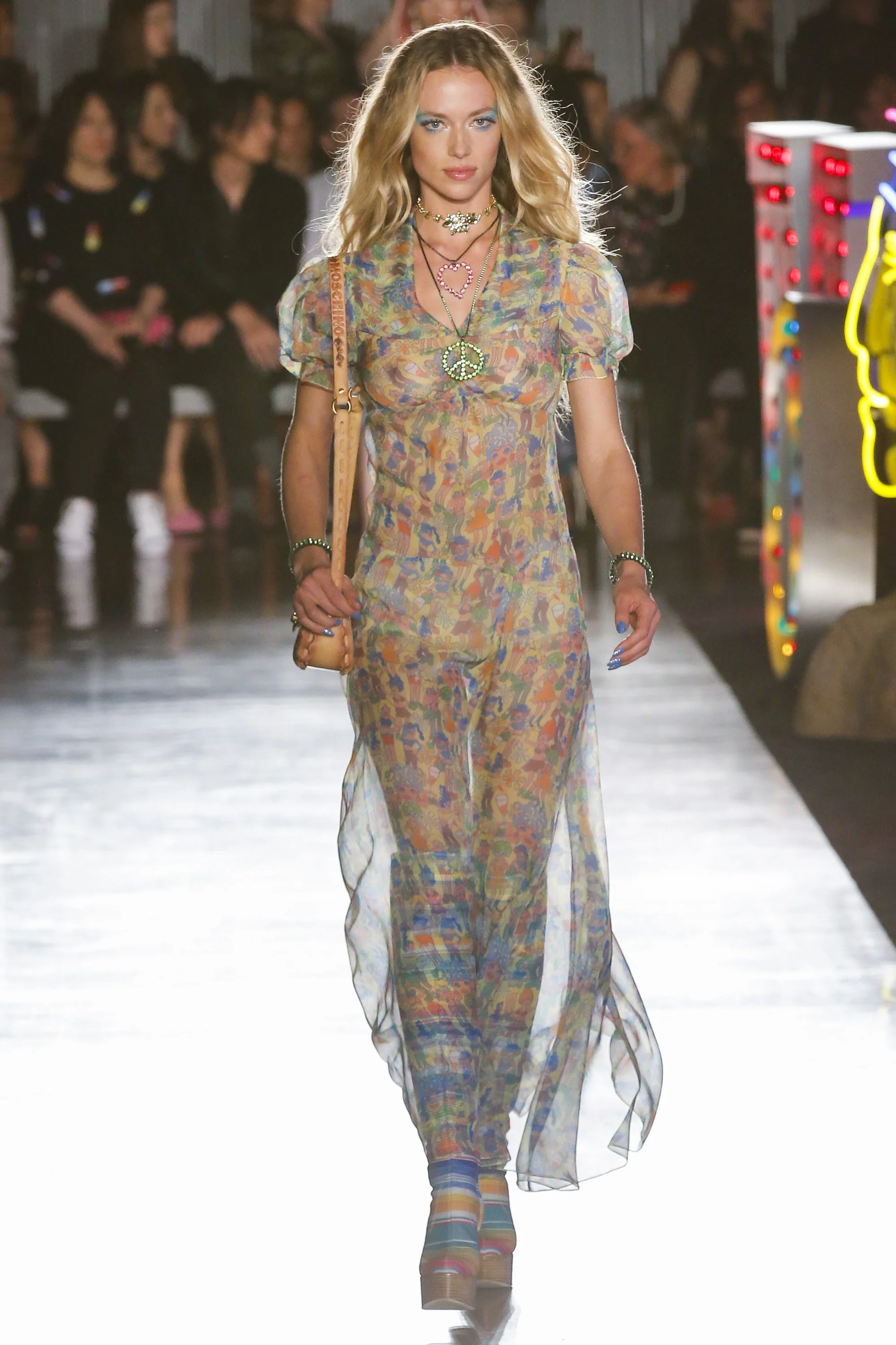 Moschino_1911.jpg