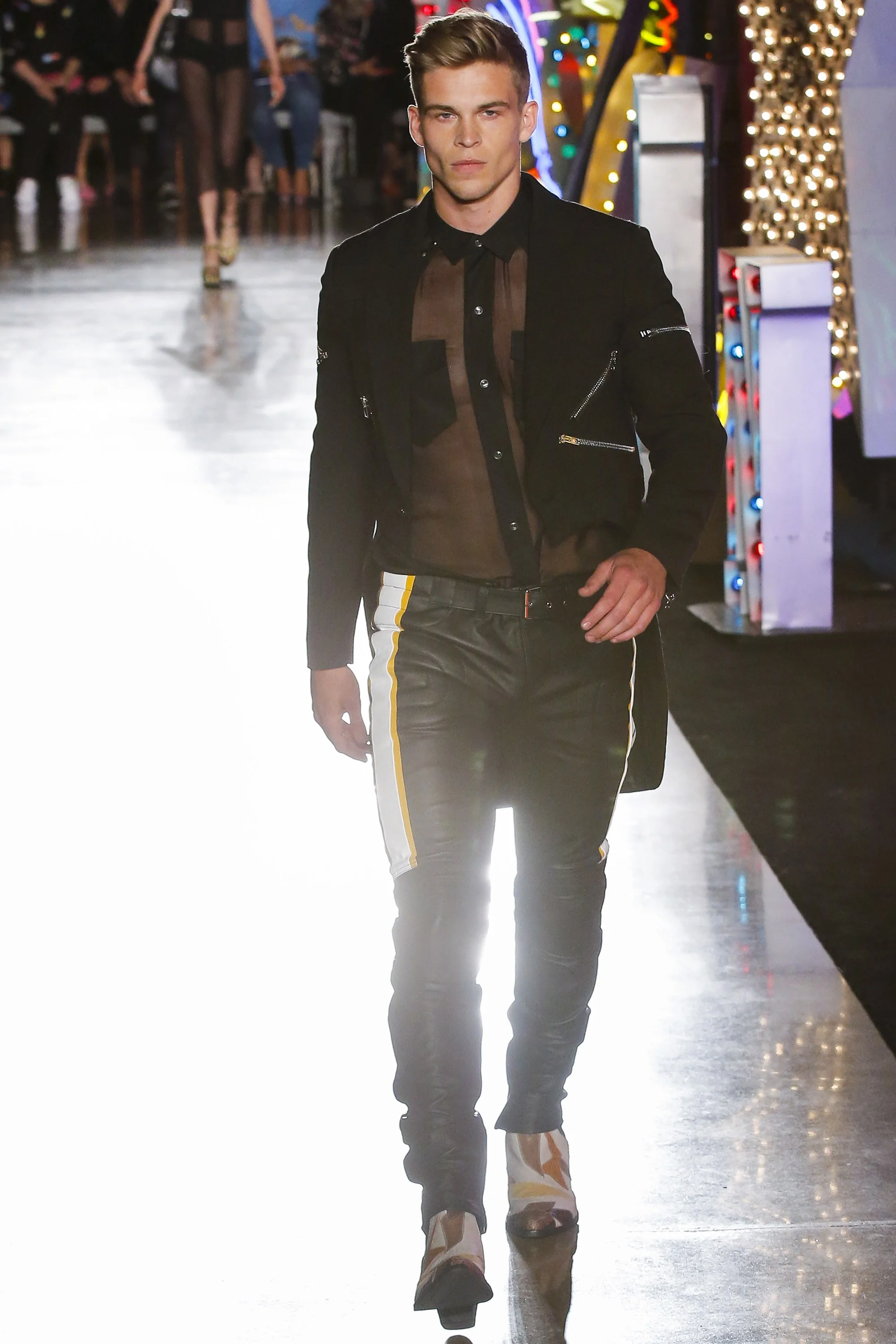 Moschino_2099.jpg