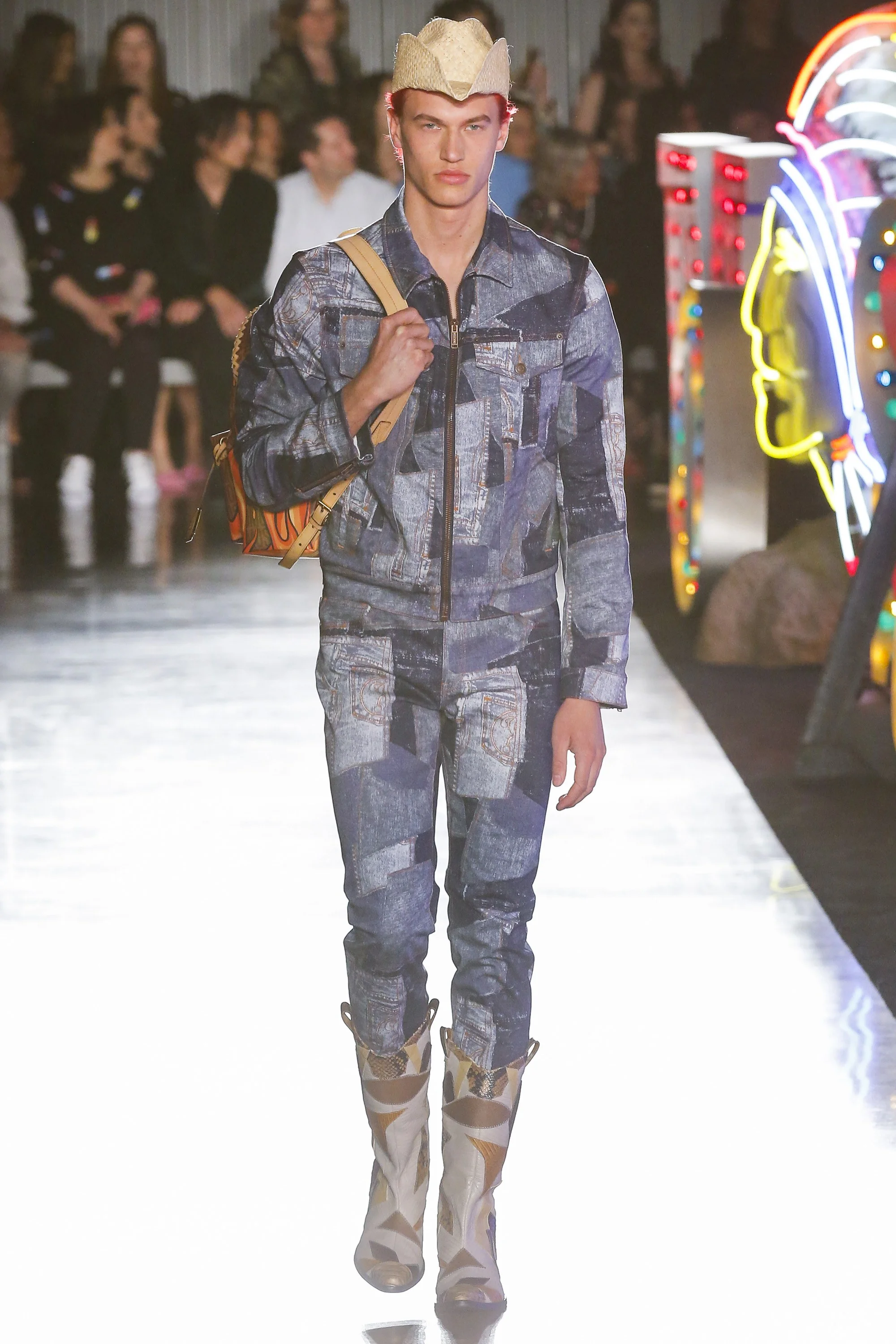 Moschino_2275.jpg