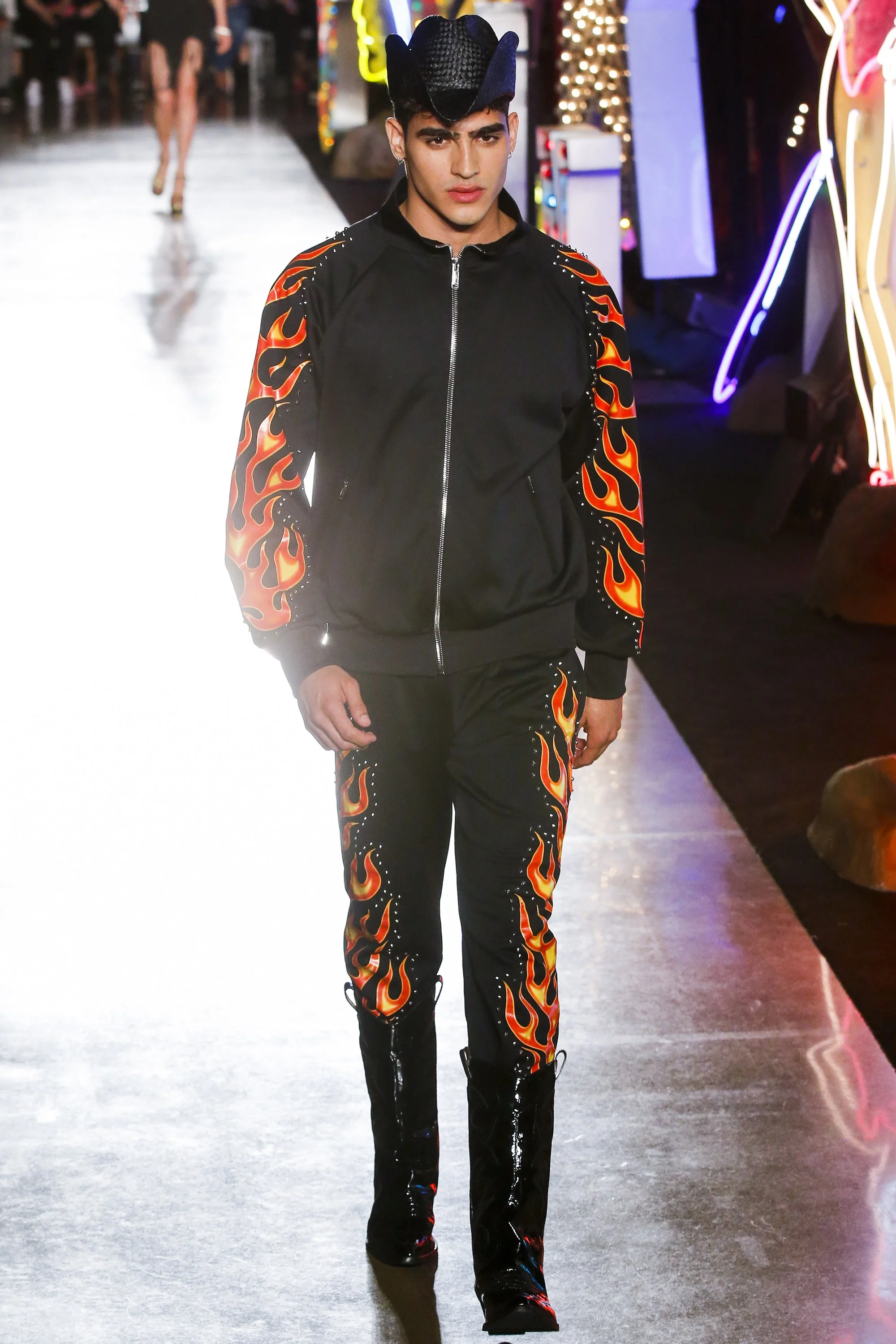 Moschino_2825.jpg