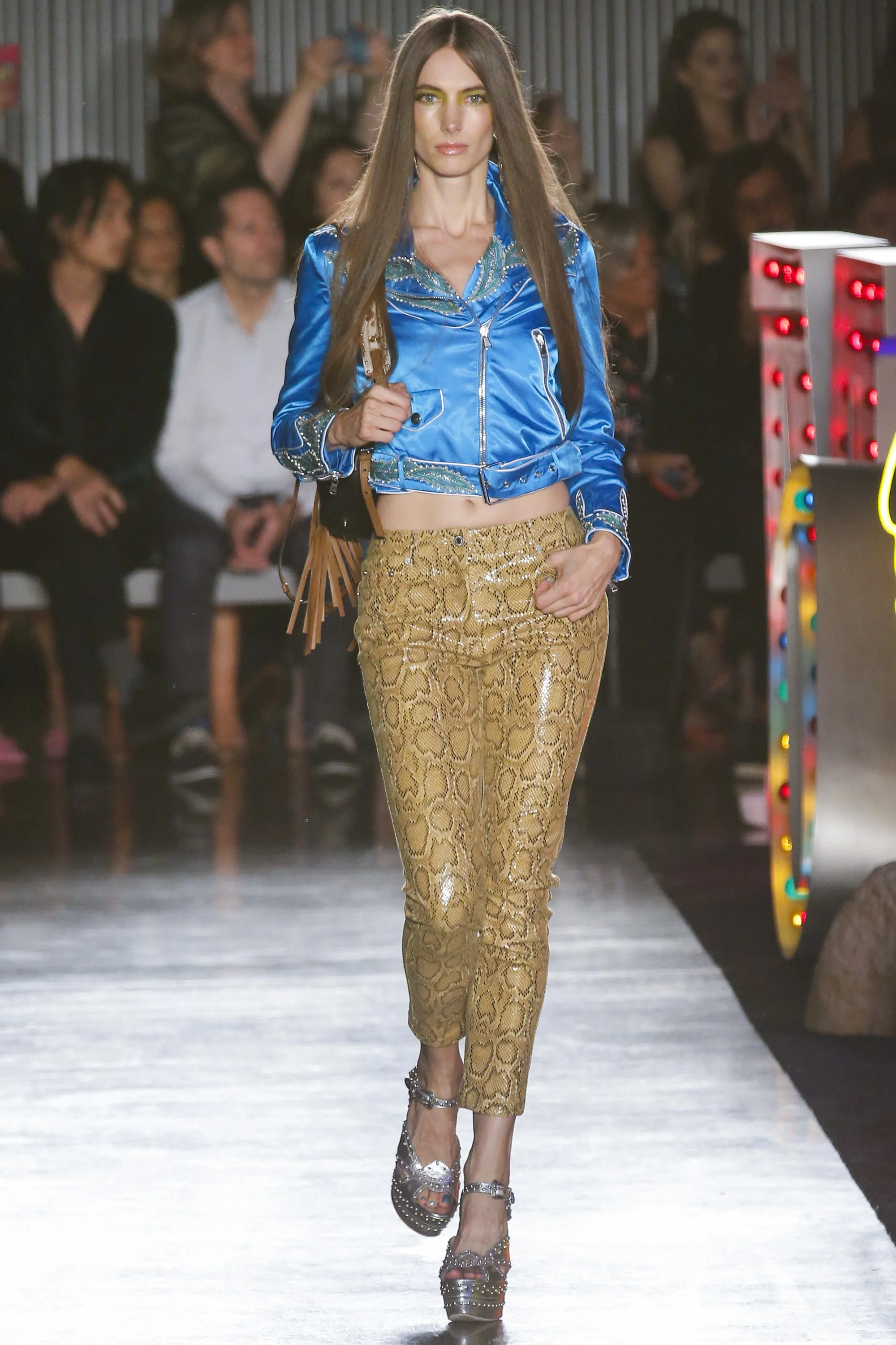 Moschino_3046.jpg