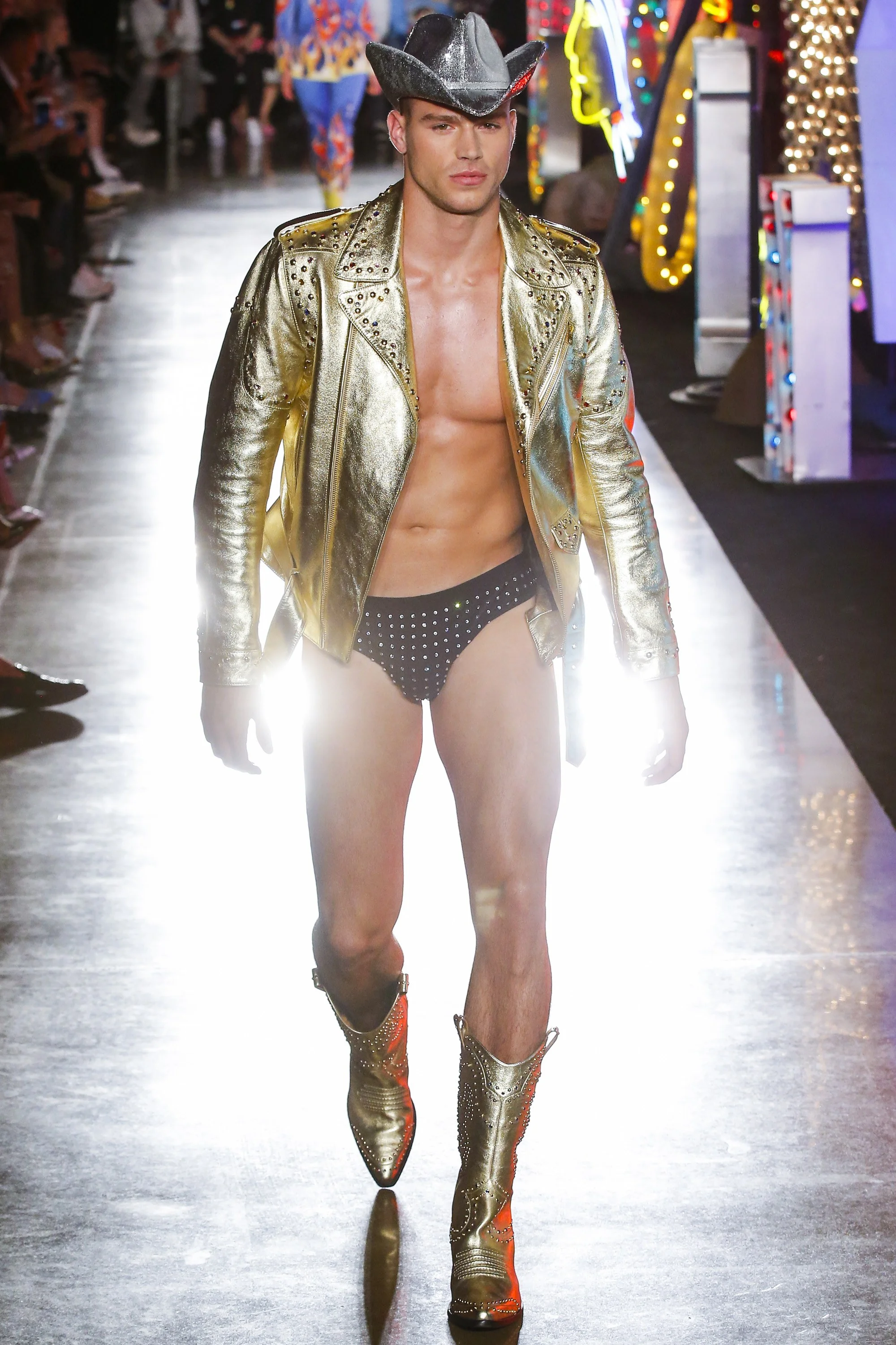 Moschino_3387.jpg