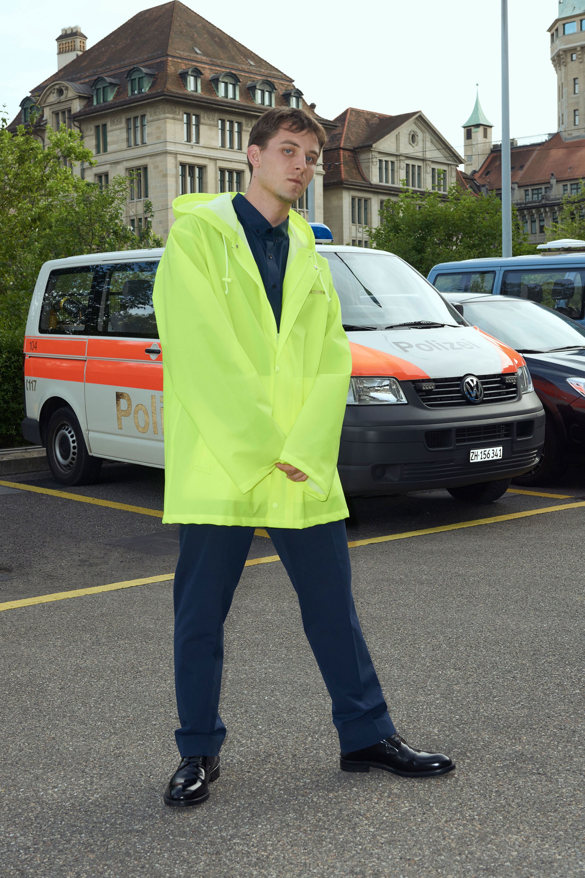 01-vetements-mens-ss-18.jpg