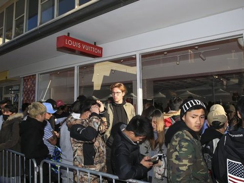 Louis Vuitton Cancels Further Supreme Pop-Up Stores — GAZETTE DU