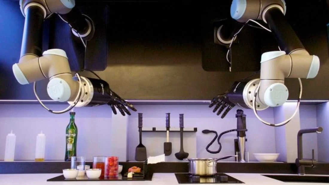 ROBOT CHEF WHO COOKS