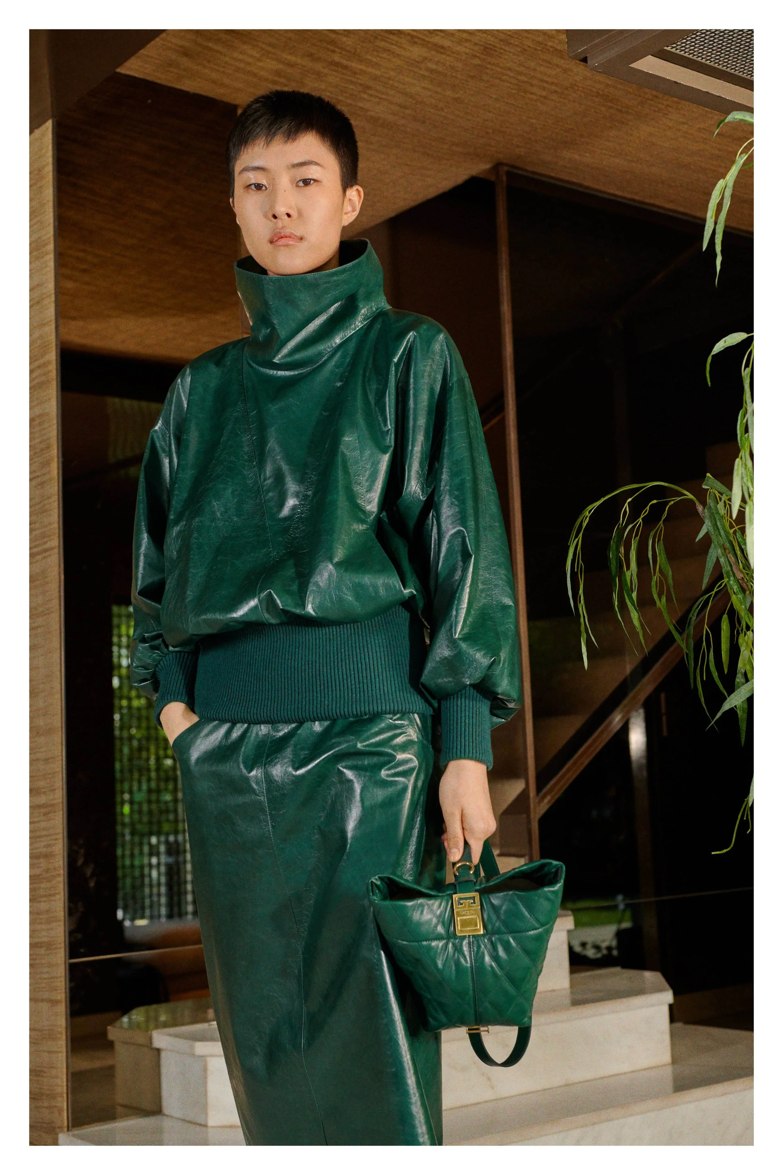 00006-givenchy-vogue-pre-fall-2018-pr.jpg