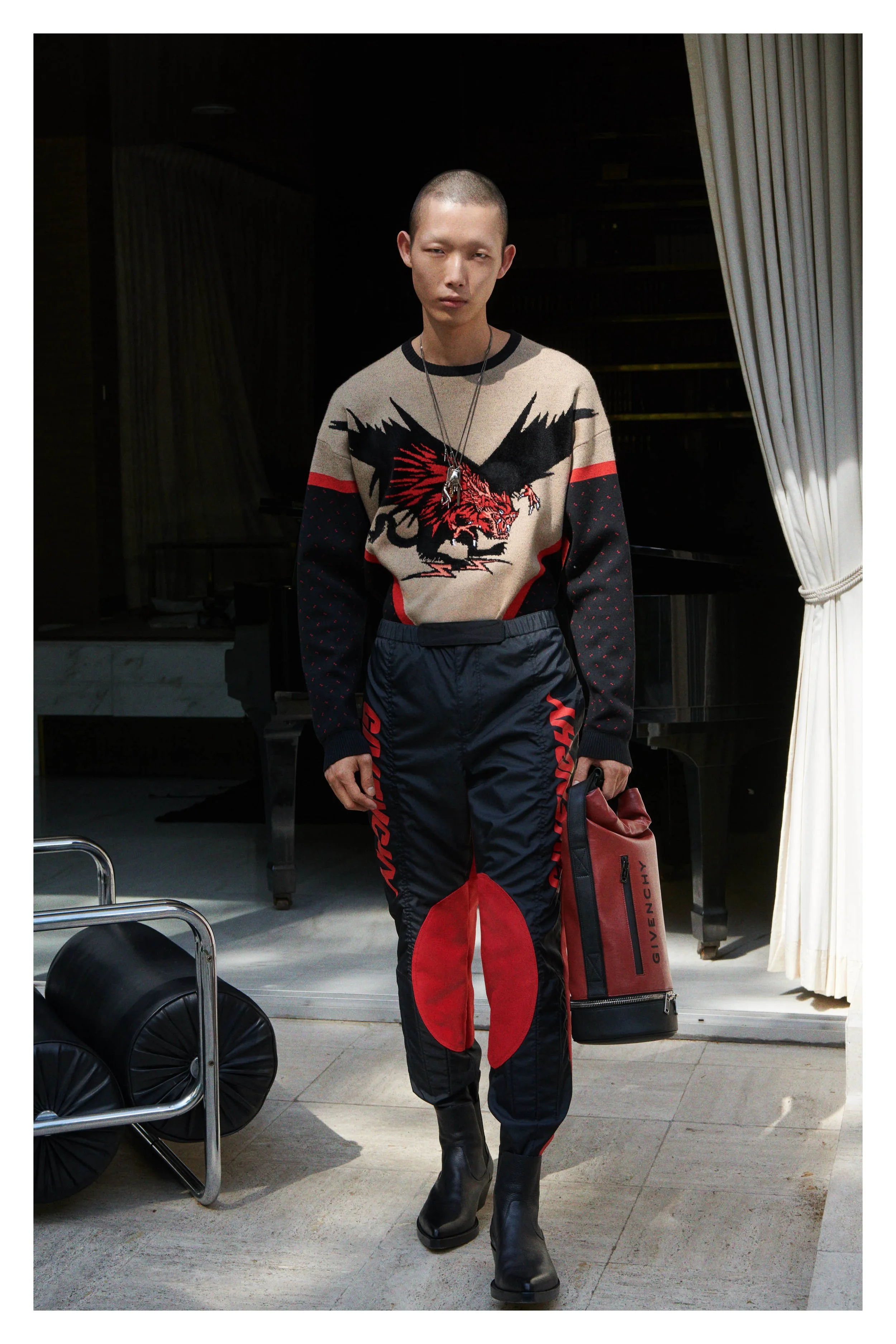 00009-givenchy-vogue-pre-fall-2018-pr.jpg