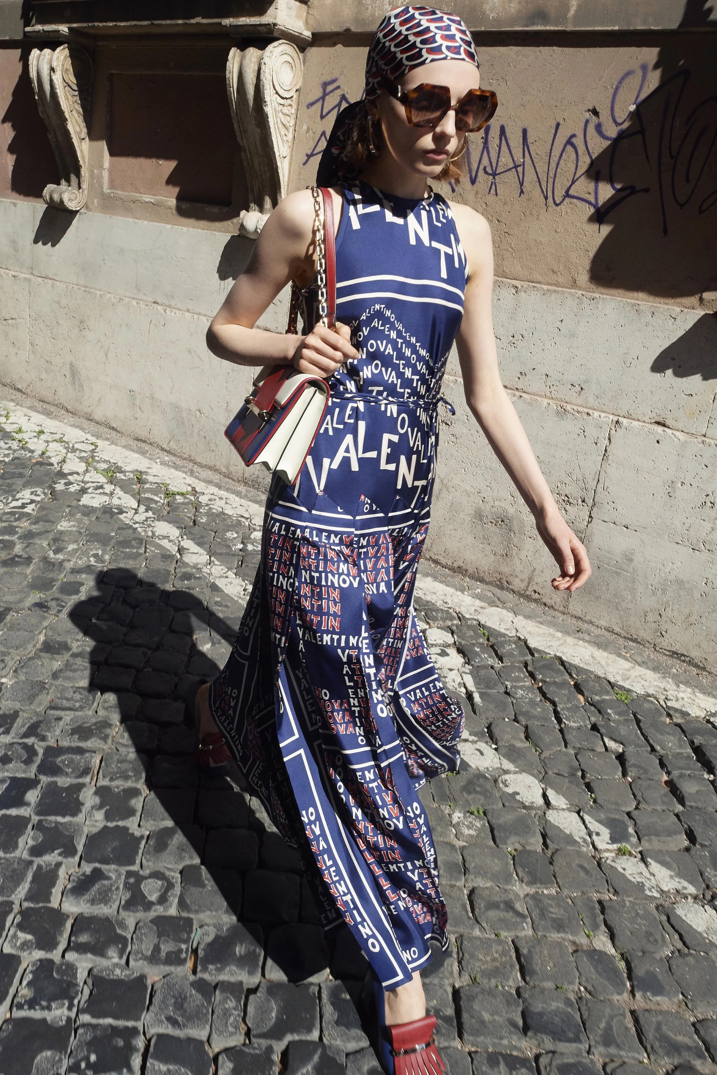 00002-valentino-vogue-resort-2019-pr.jpg