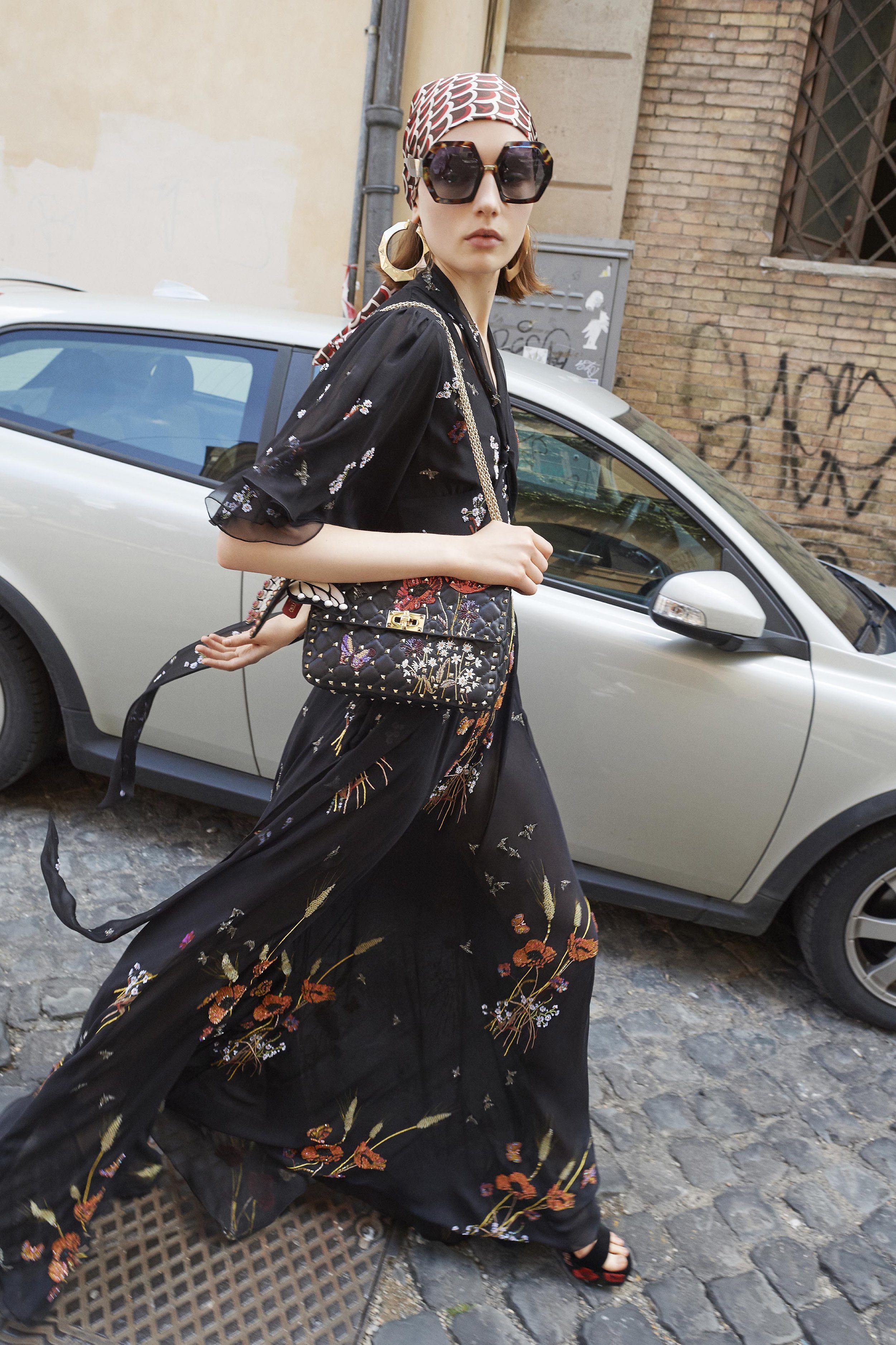 00021-valentino-vogue-resort-2019-pr.jpg