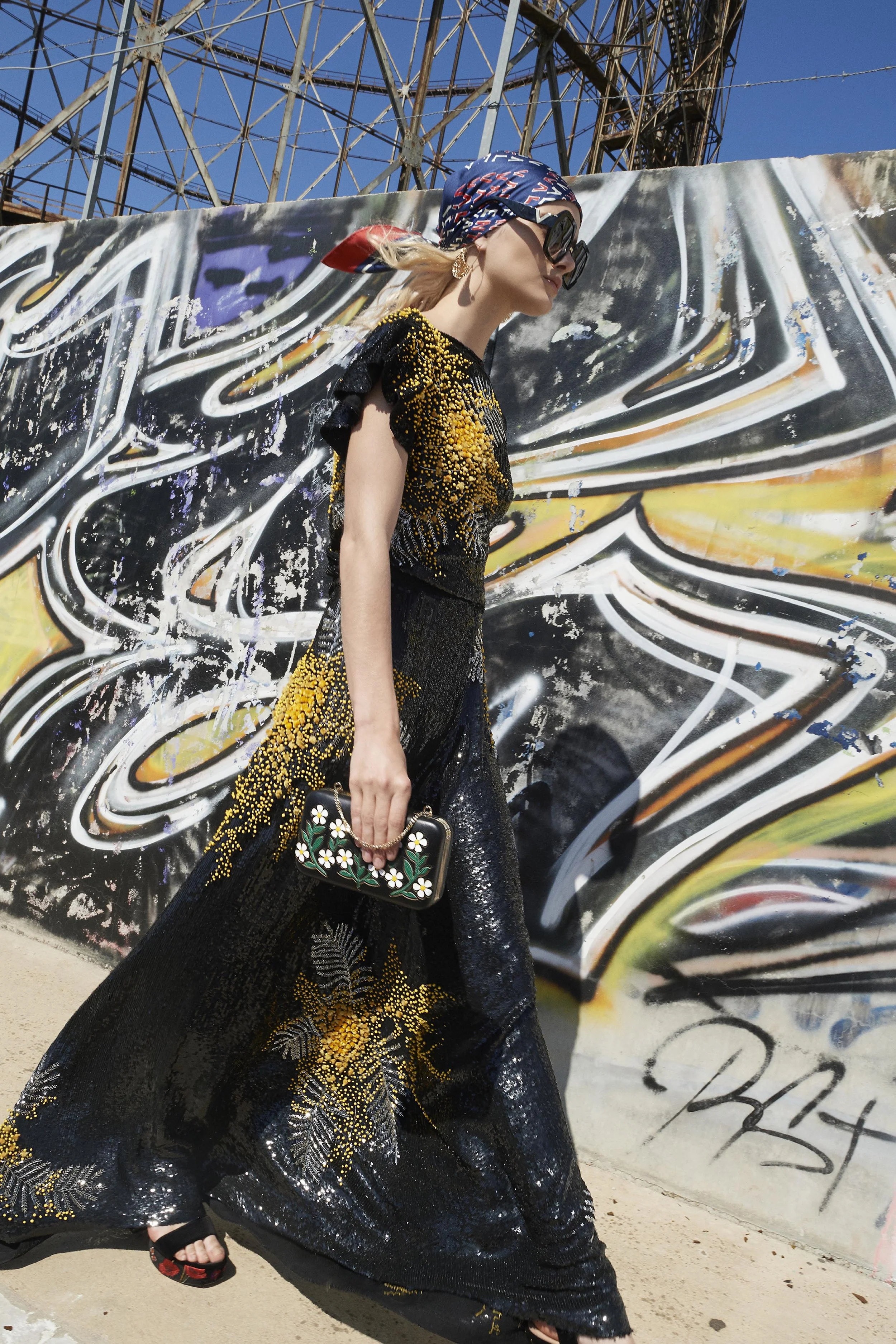 00048-valentino-vogue-resort-2019-pr.jpg