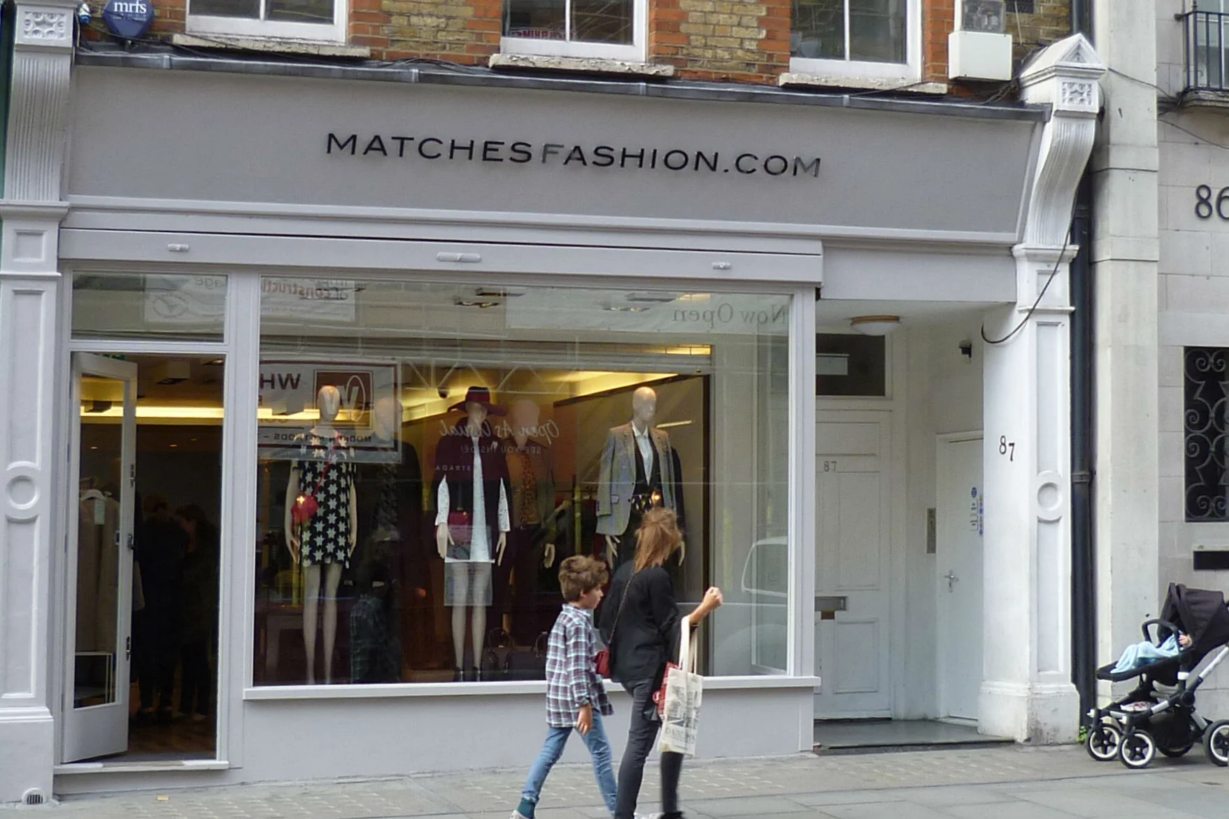 MatchesFashion_fashion_shopfront_Wikimedia-Commons-4.jpg