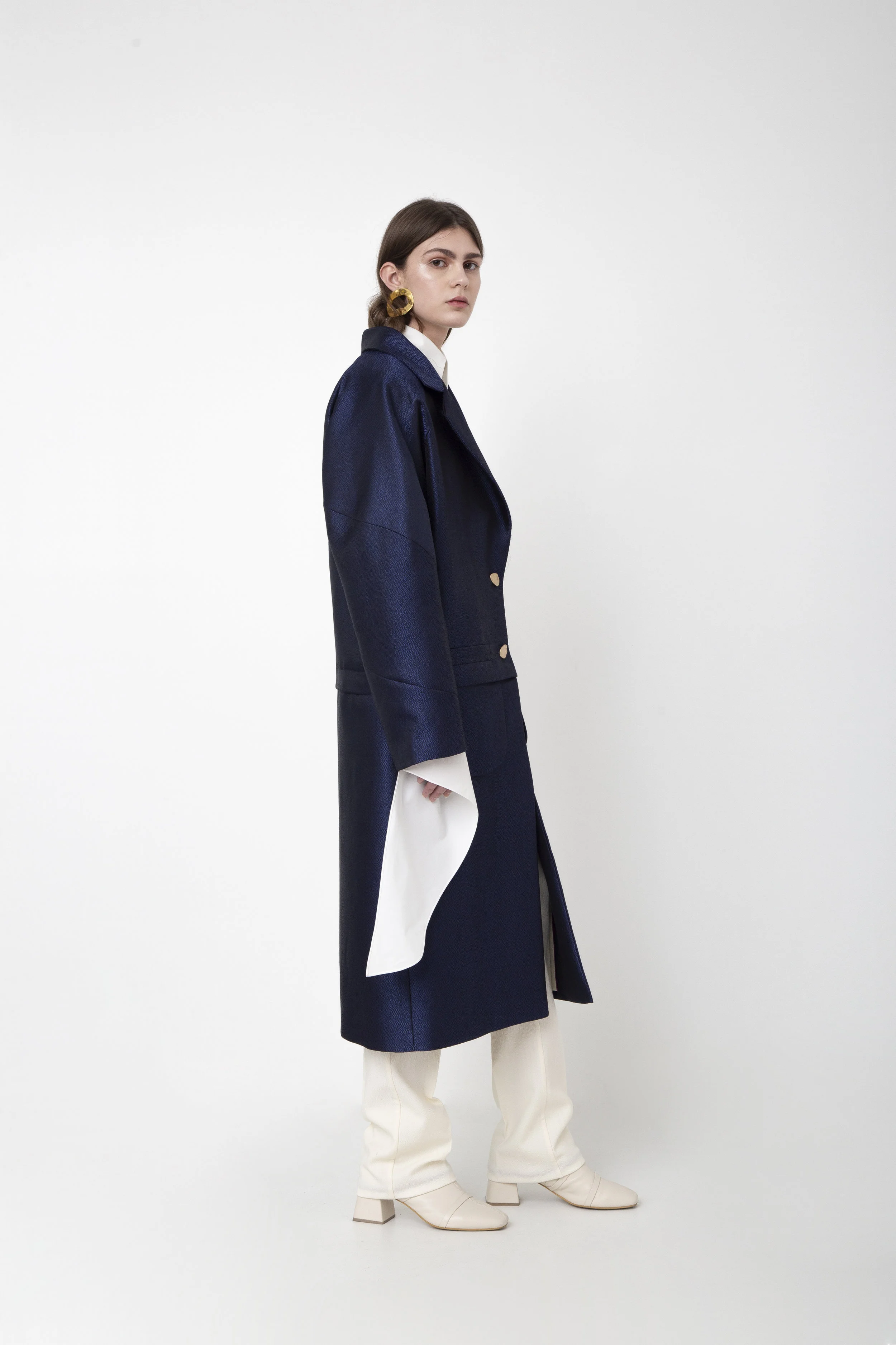 Long coat with oval pocket 