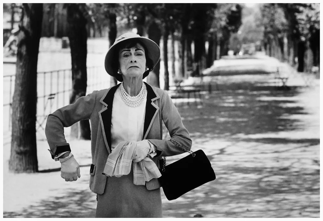 Joliegazette Masterclass / Subject: Chanel 2.55 clutch