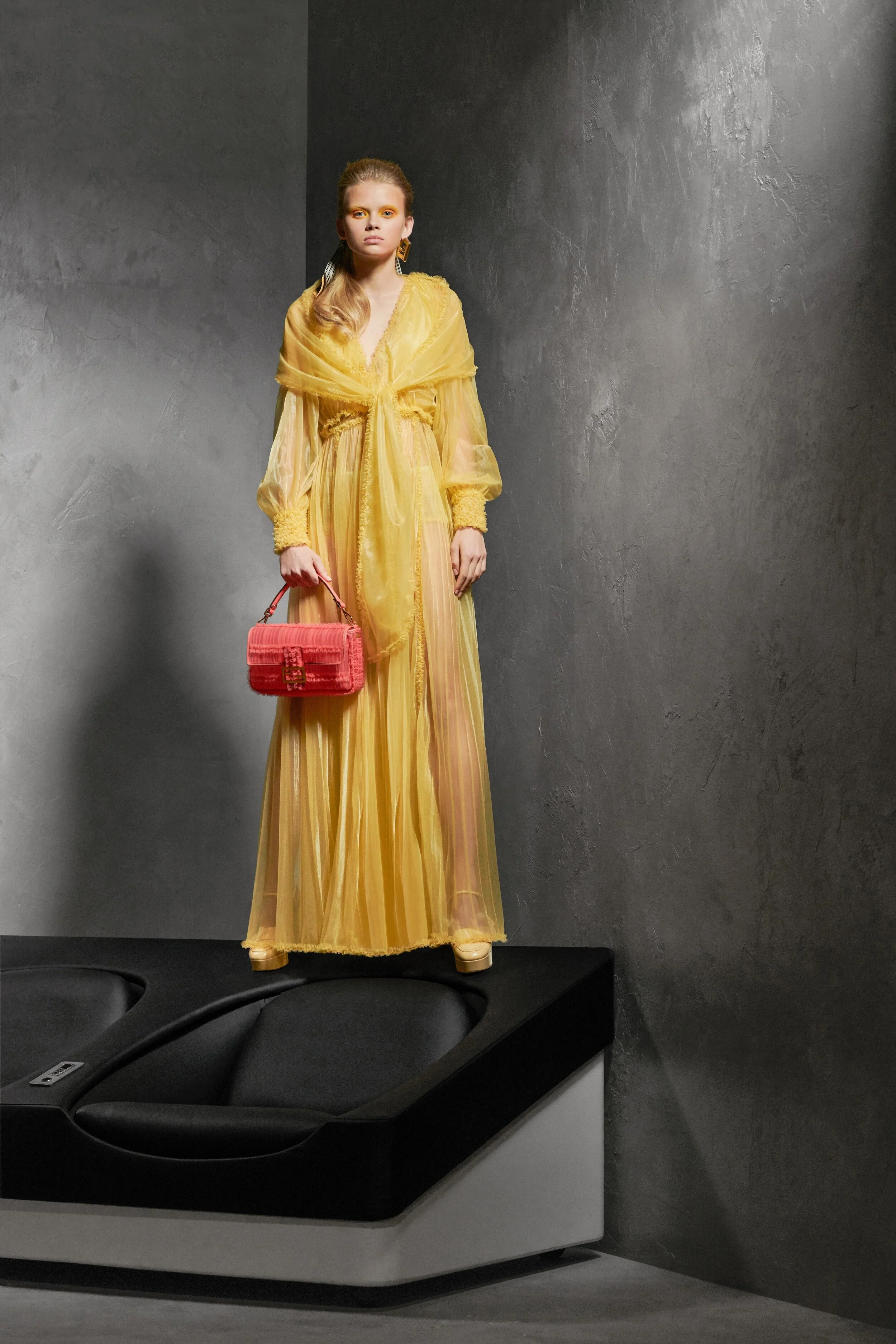 00047-fendi-pre-fall-2020.jpg