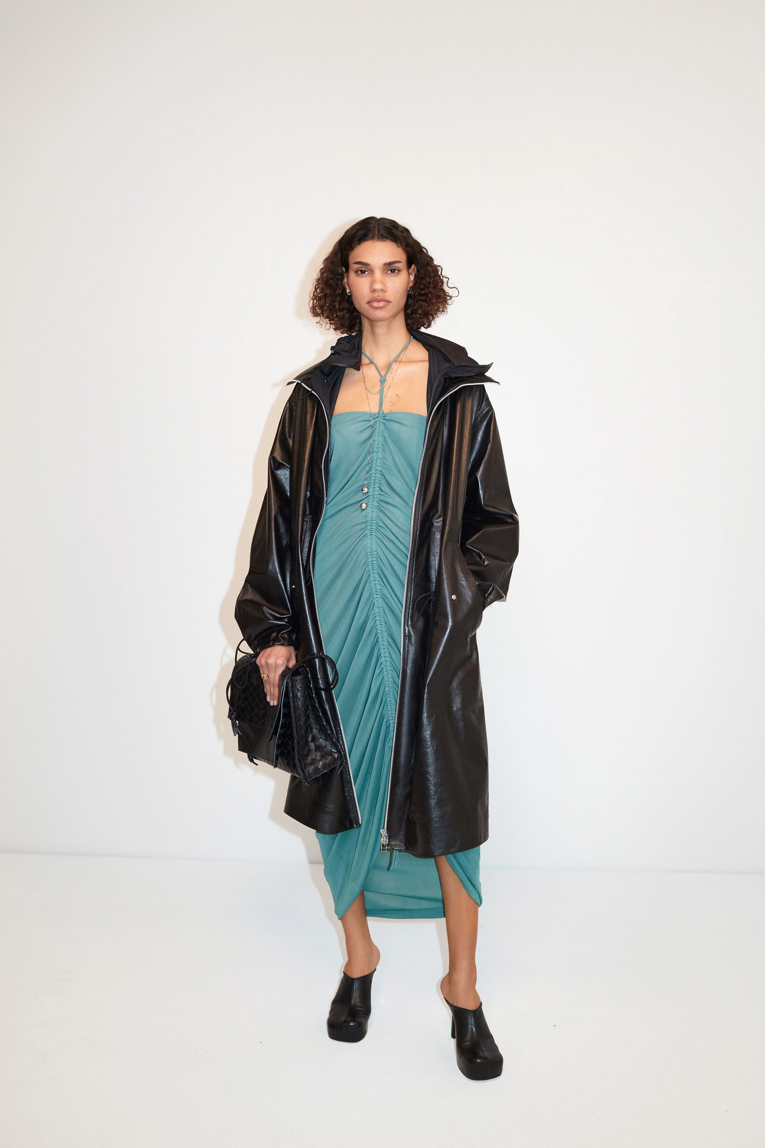 Bottega-Veneta-PF20_LOOK-01_W.jpg