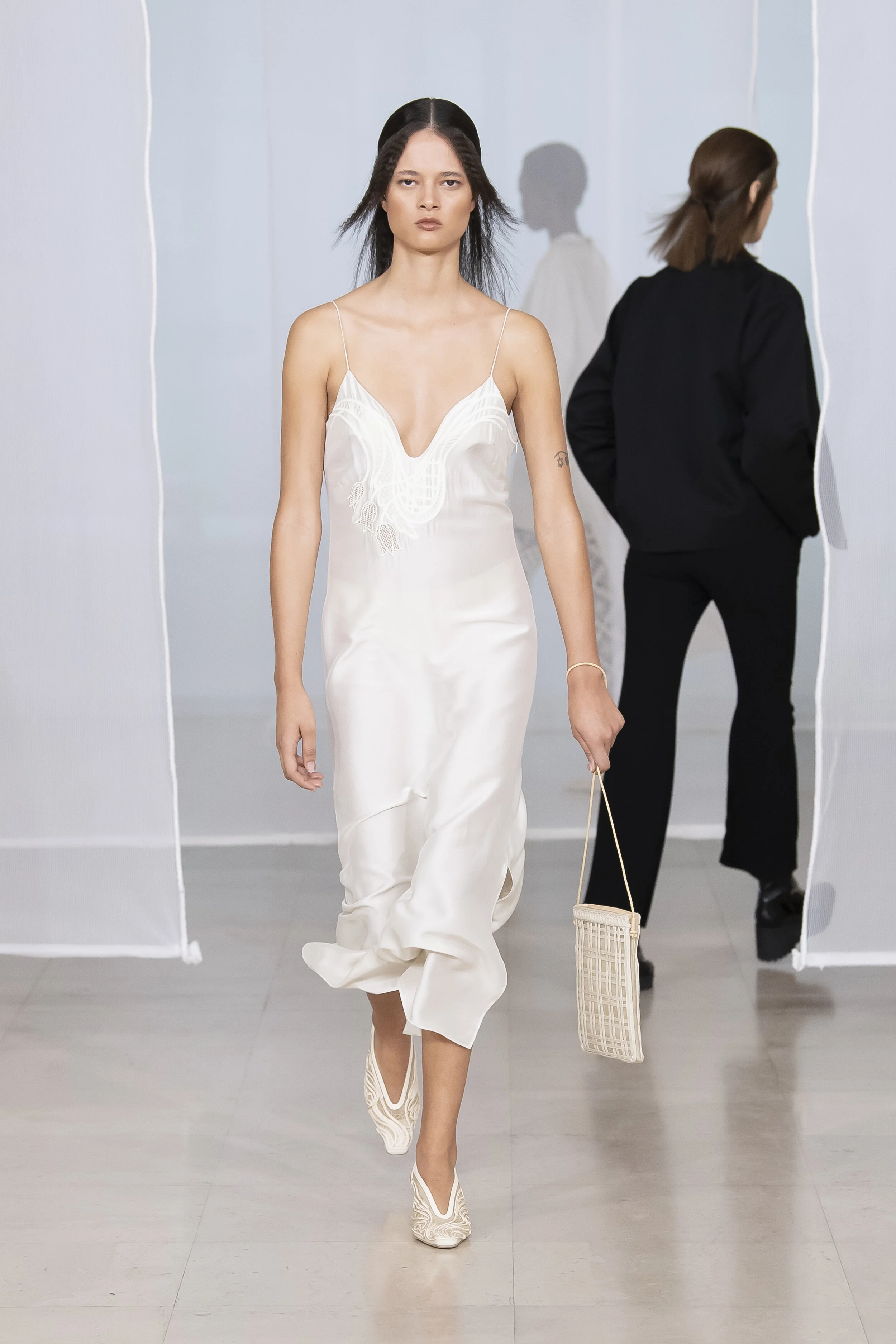 Mame Kurogouchi_14_mamekurogouchi_fw20-14.jpg