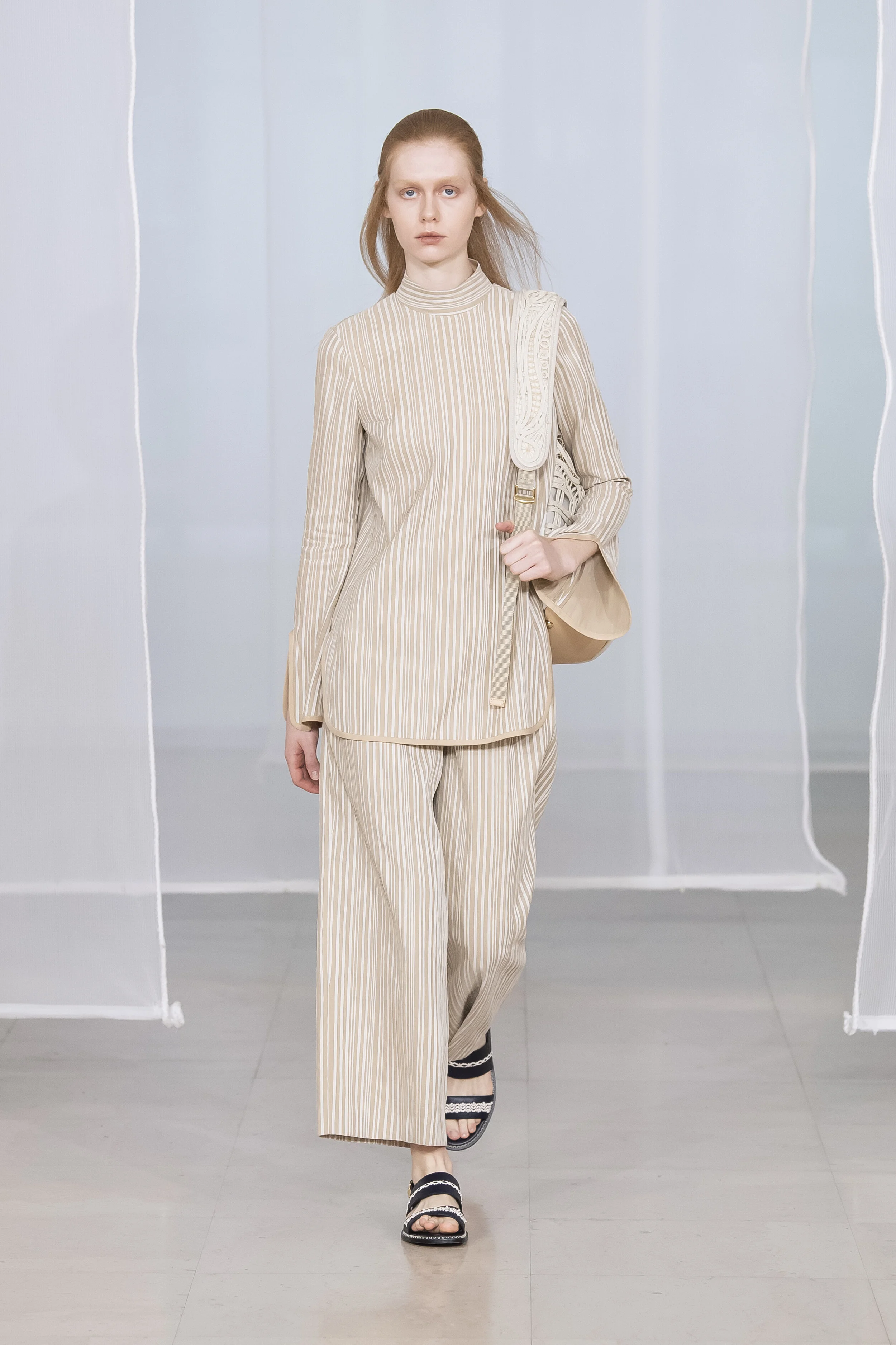 Mame Kurogouchi_16_mamekurogouchi_fw20-16.jpg