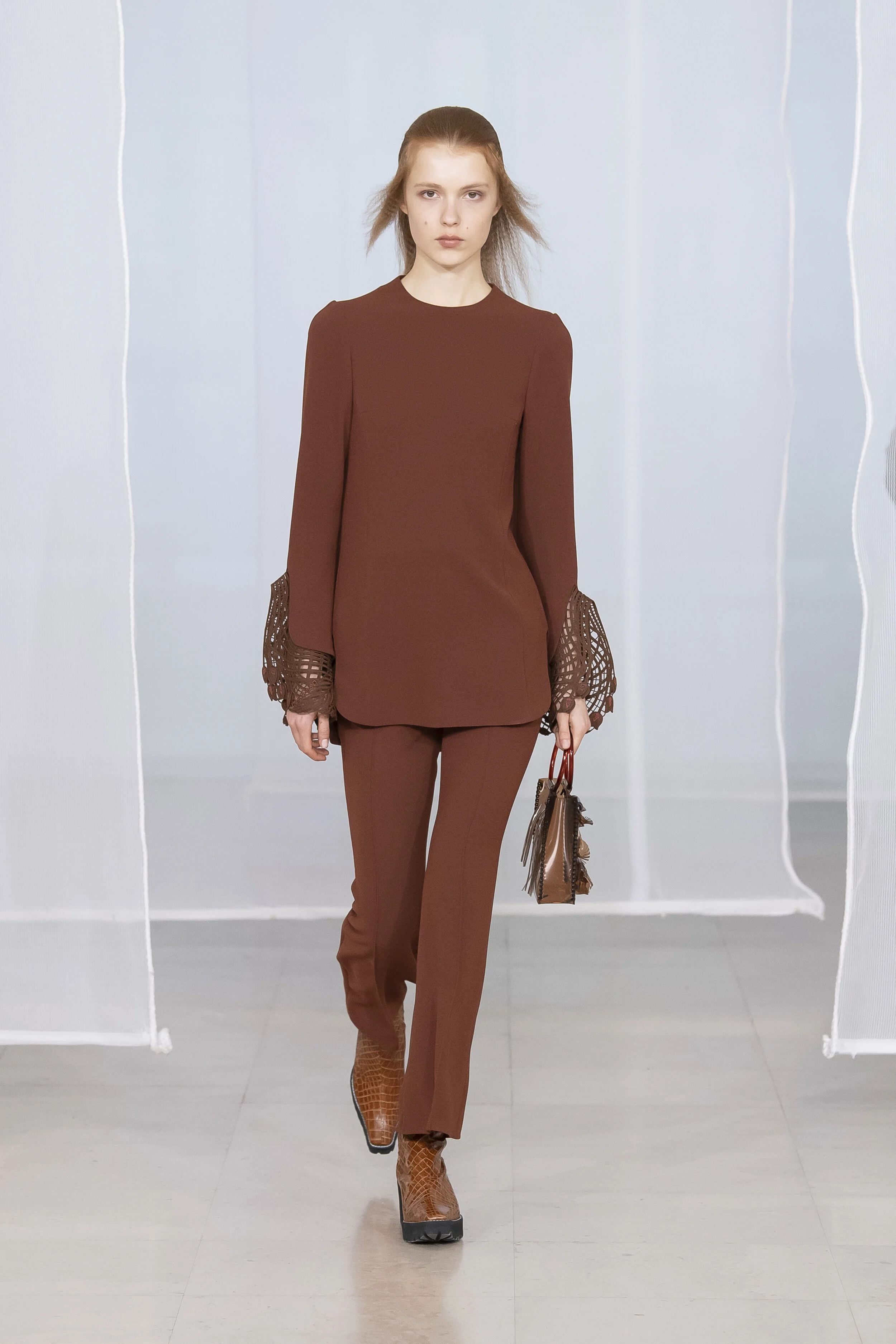 Mame Kurogouchi_17_mamekurogouchi_fw20-17.jpg