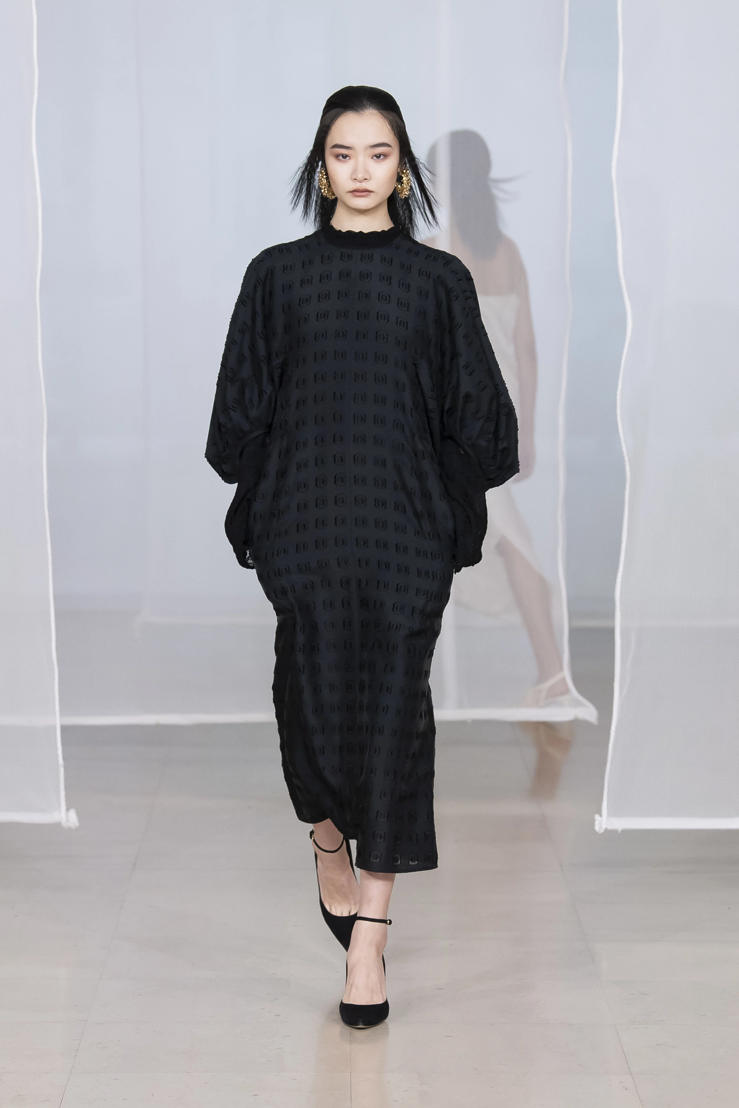 Mame Kurogouchi_18_mamekurogouchi_fw20-18.jpg