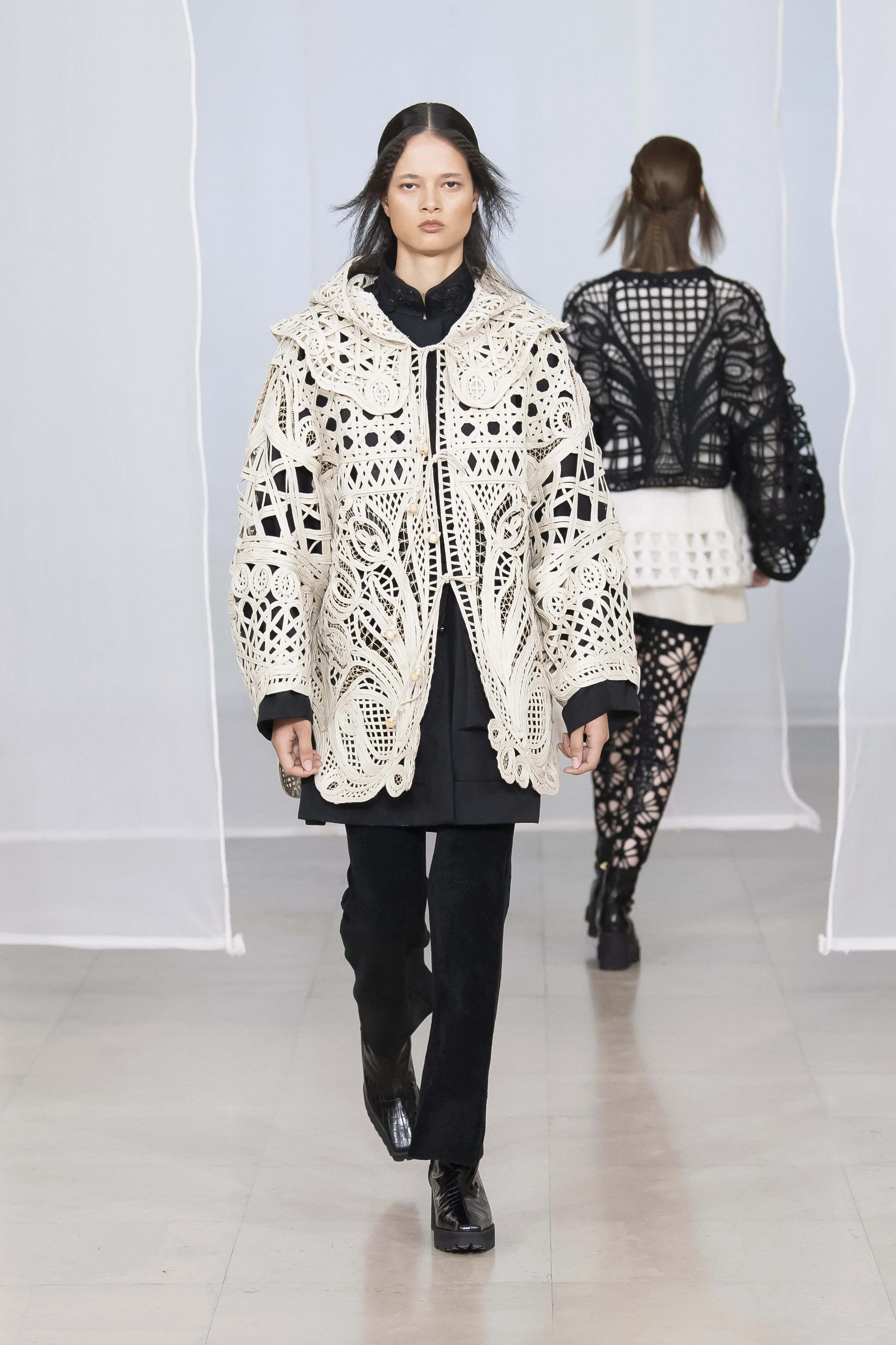 Mame Kurogouchi_32_mamekurogouchi_fw20-32-min.jpg