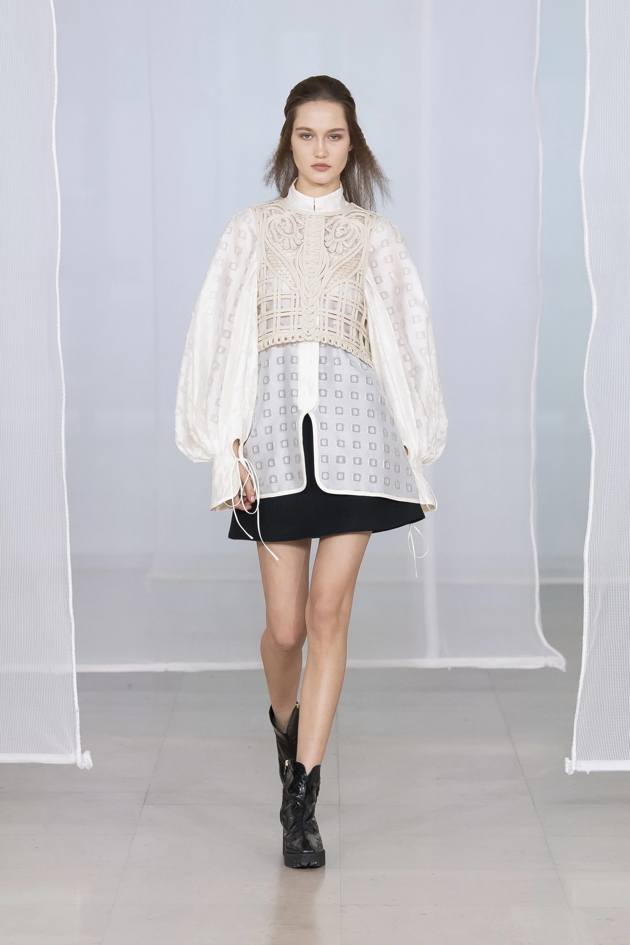 Mame Kurogouchi_6_mamekurogouchi_fw20-6.jpg