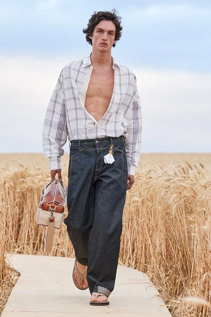 Jacquemus_33_jacquemus_20m_20fp_20rs21_200034.jpg