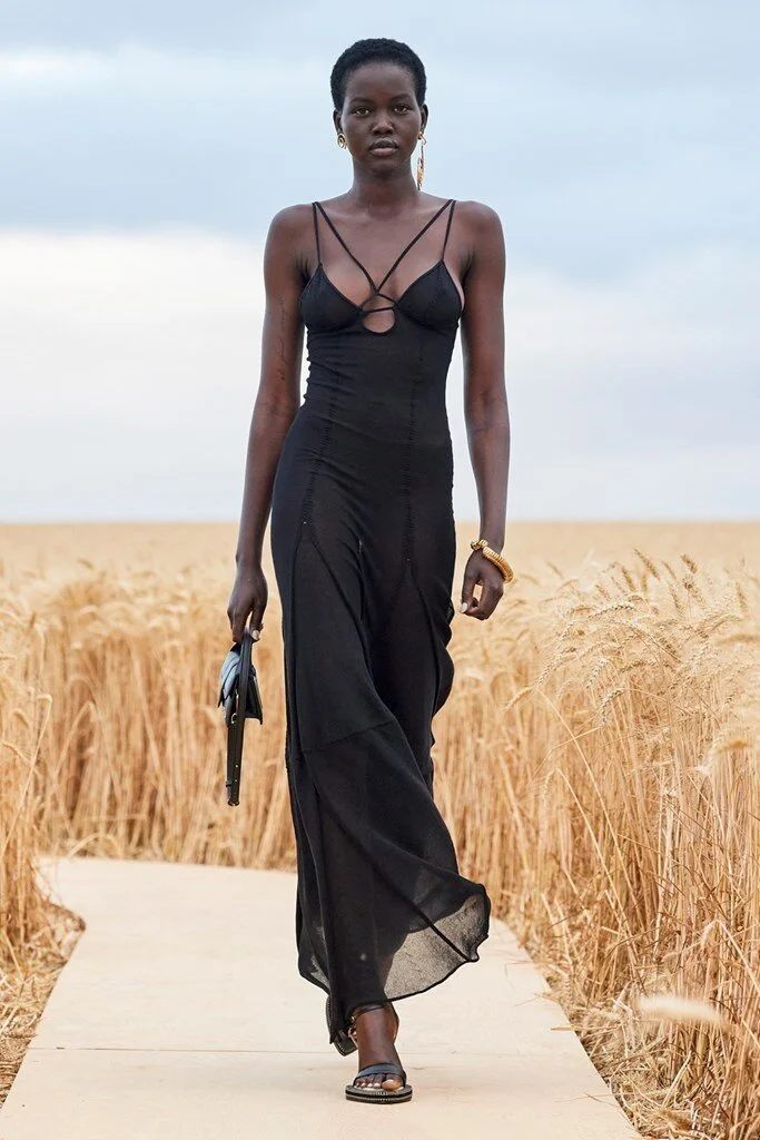 Jacquemus_51_jacquemus_20m_20fp_20rs21_200052.jpg