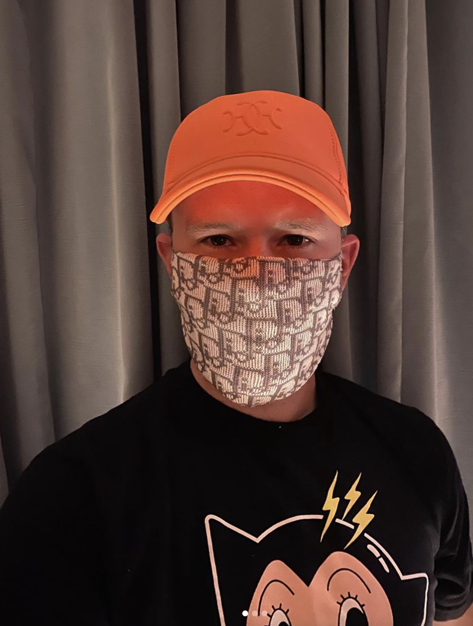 The artist showed how to make a mask from Dior socks