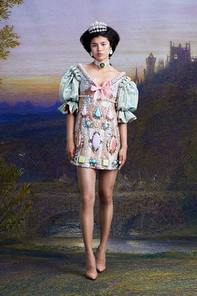 Viktor&Rolf_4_viktor_20e_20rolf_20hc_20po_20rf21_200005.jpg