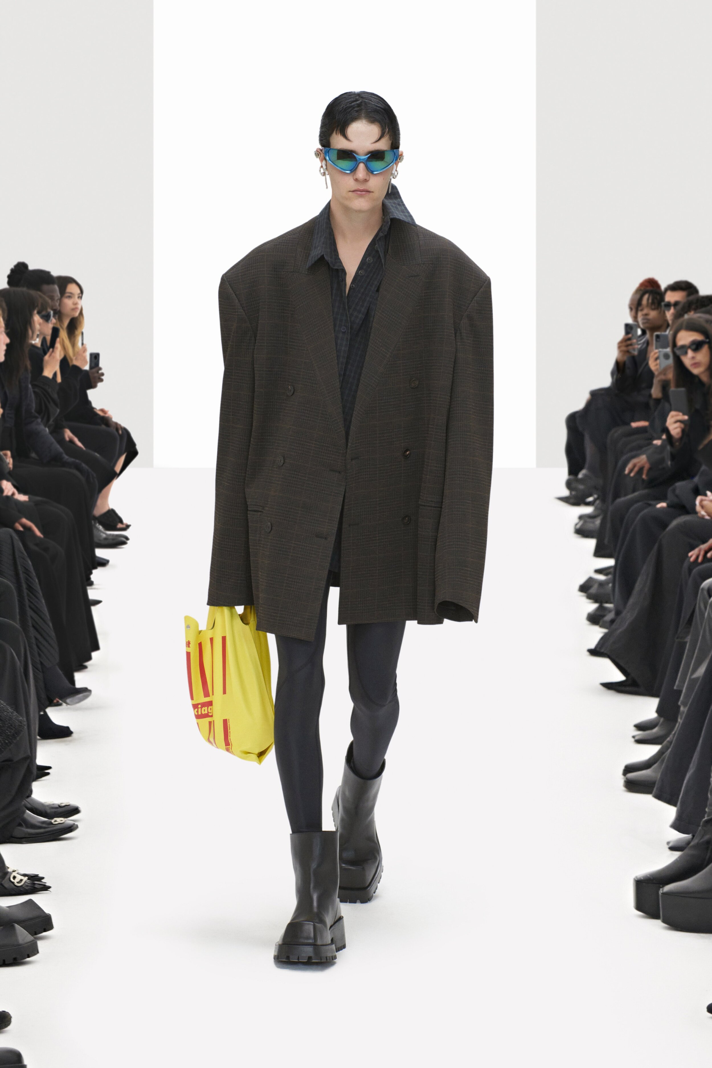 00008-Balenciaga-Spring-2022-RTW.jpeg