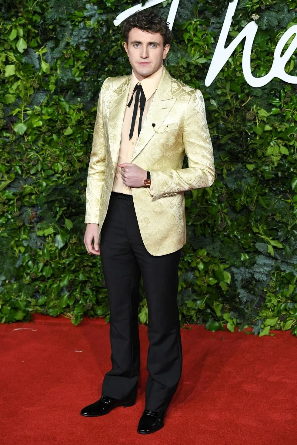 paul-mescal-attends-the-fashion-awards-2021-at-the-royal-news-photo-1638211302.jpeg